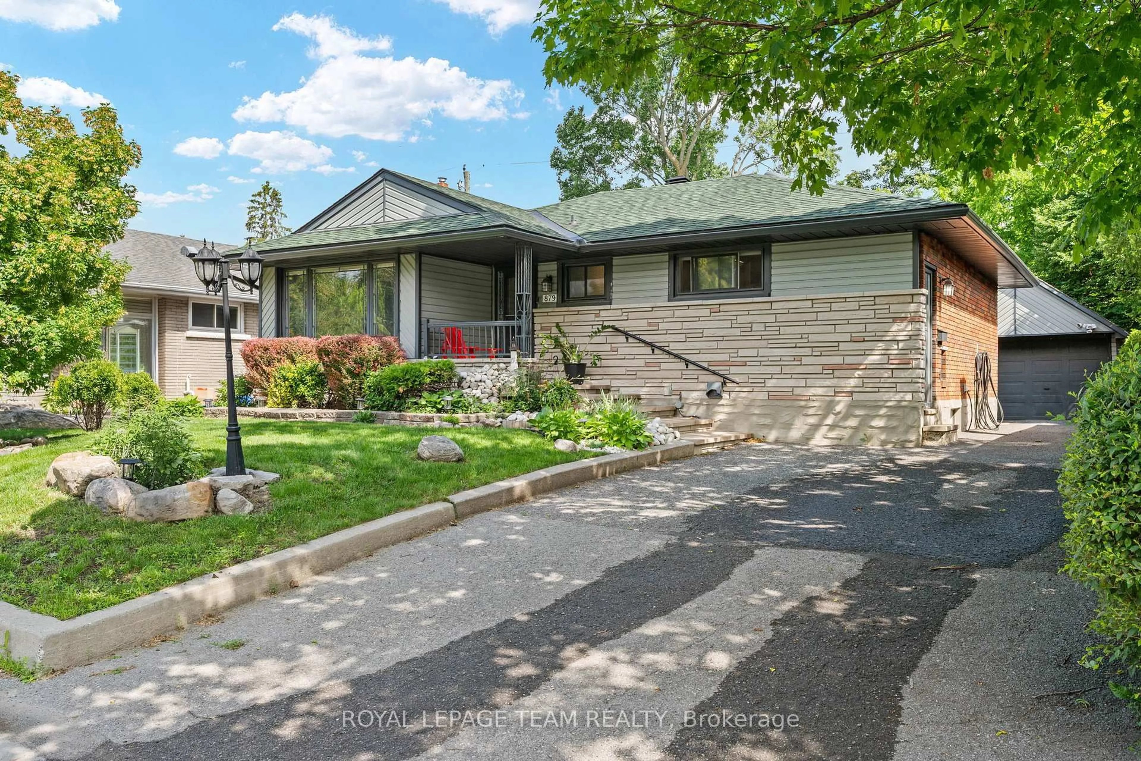 Unknown for 879 PLEASANT PARK Rd, Ottawa Ontario K1G 1Z1