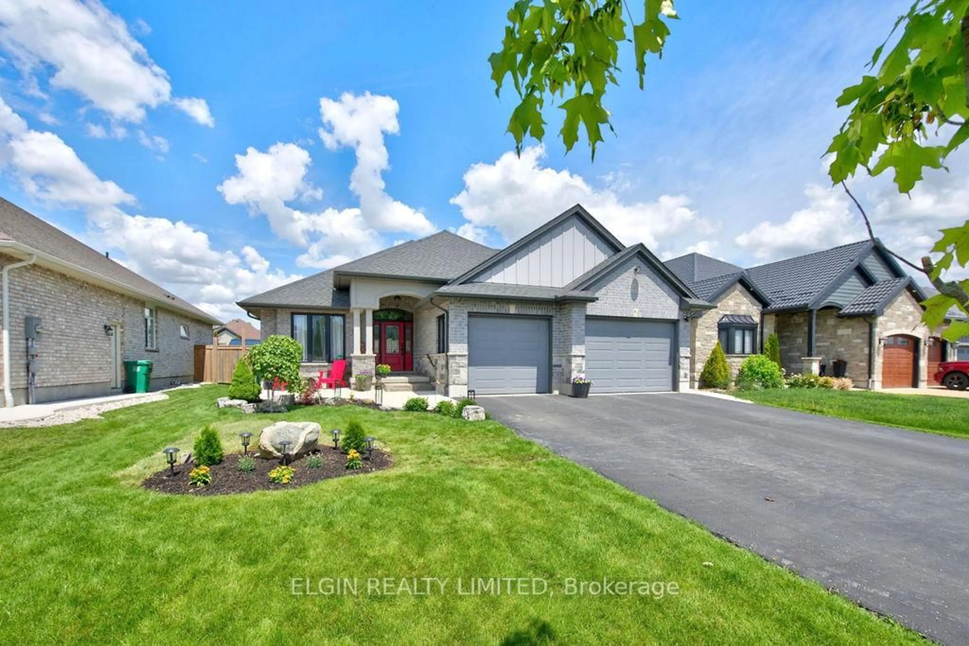 Home with brick exterior material, street for 40 Glengariff Dr, Southwold Ontario N5P 3T2