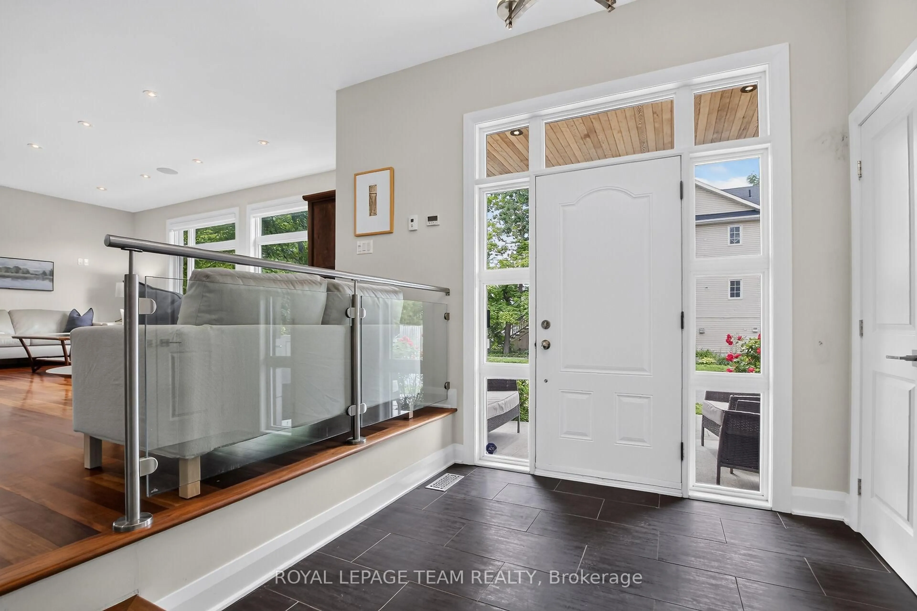 Indoor entryway for 33 Gould St, Ottawa Ontario K1Y 2P3