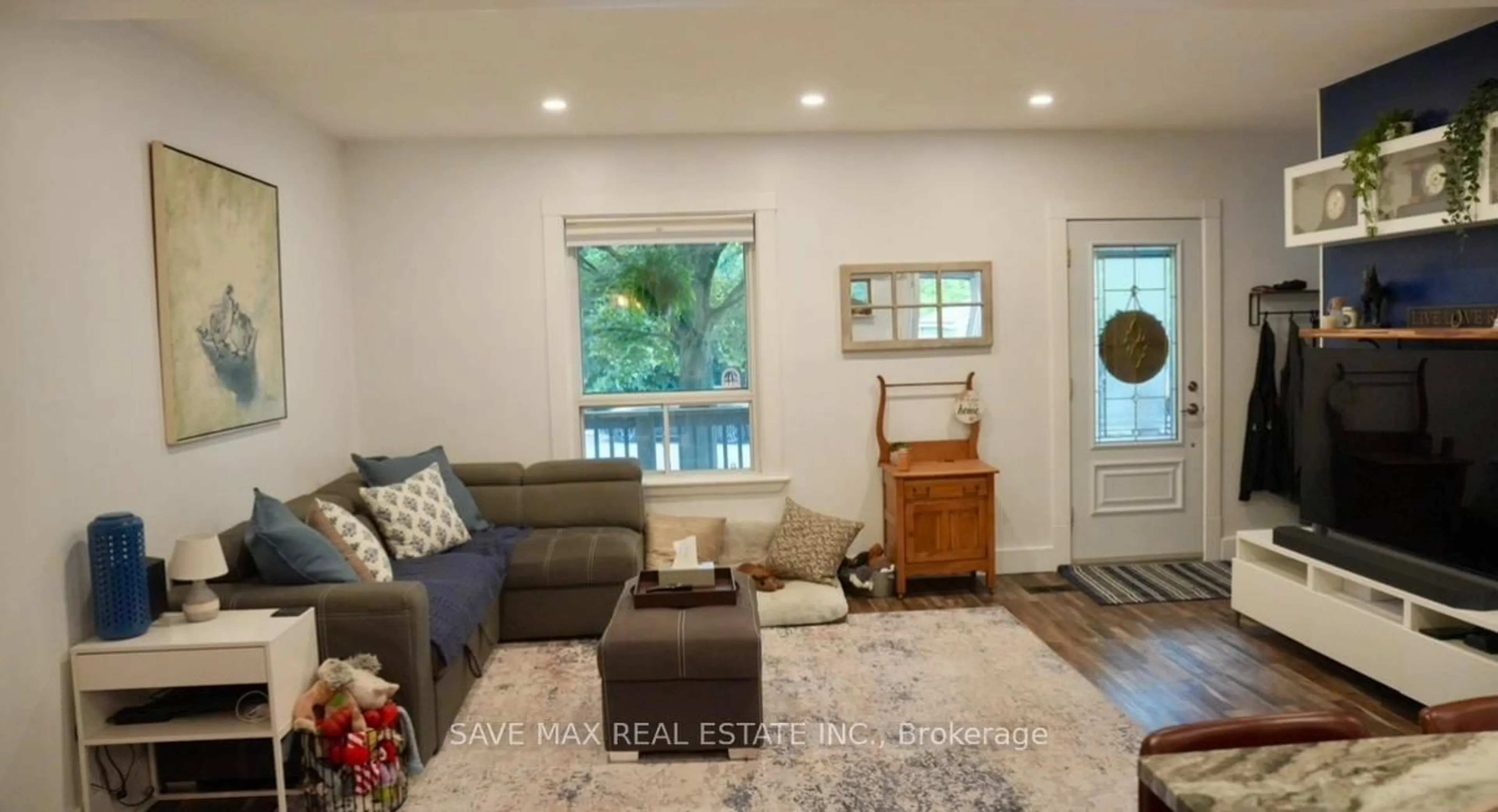 Living room with furniture, wood/laminate floor for 347 Dover St, Cambridge Ontario N3H 1L6