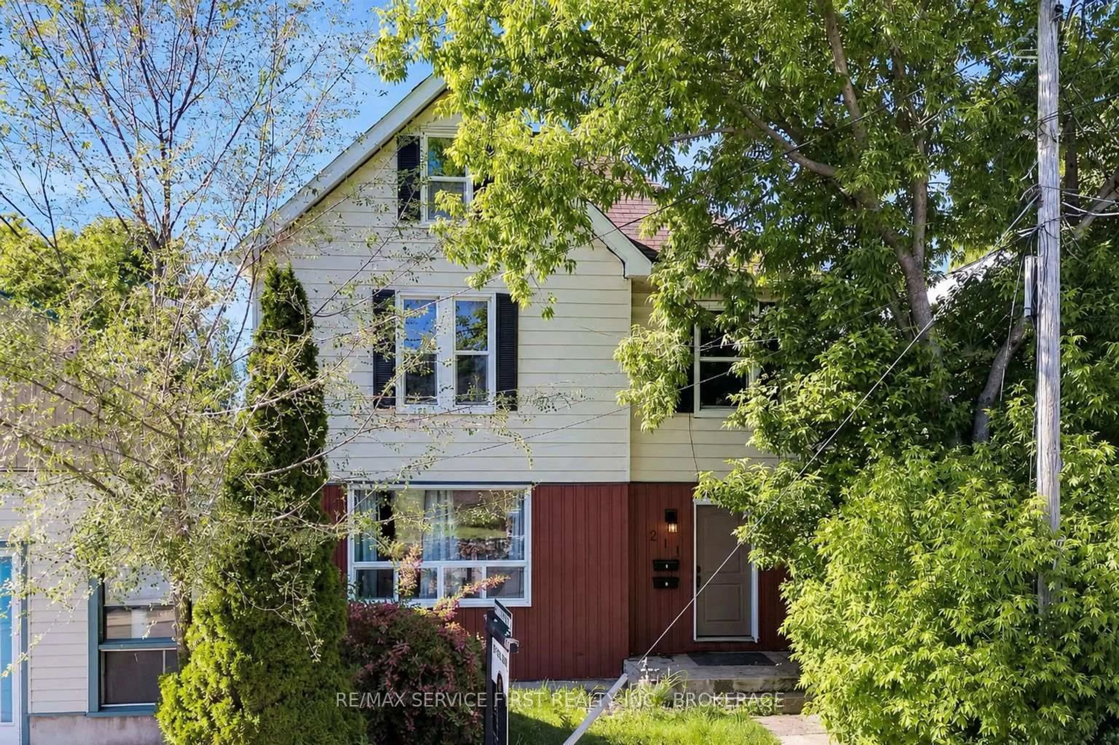 Home with vinyl exterior material, street for 211 RAGLAN Rd, Kingston Ontario K7K 1L5