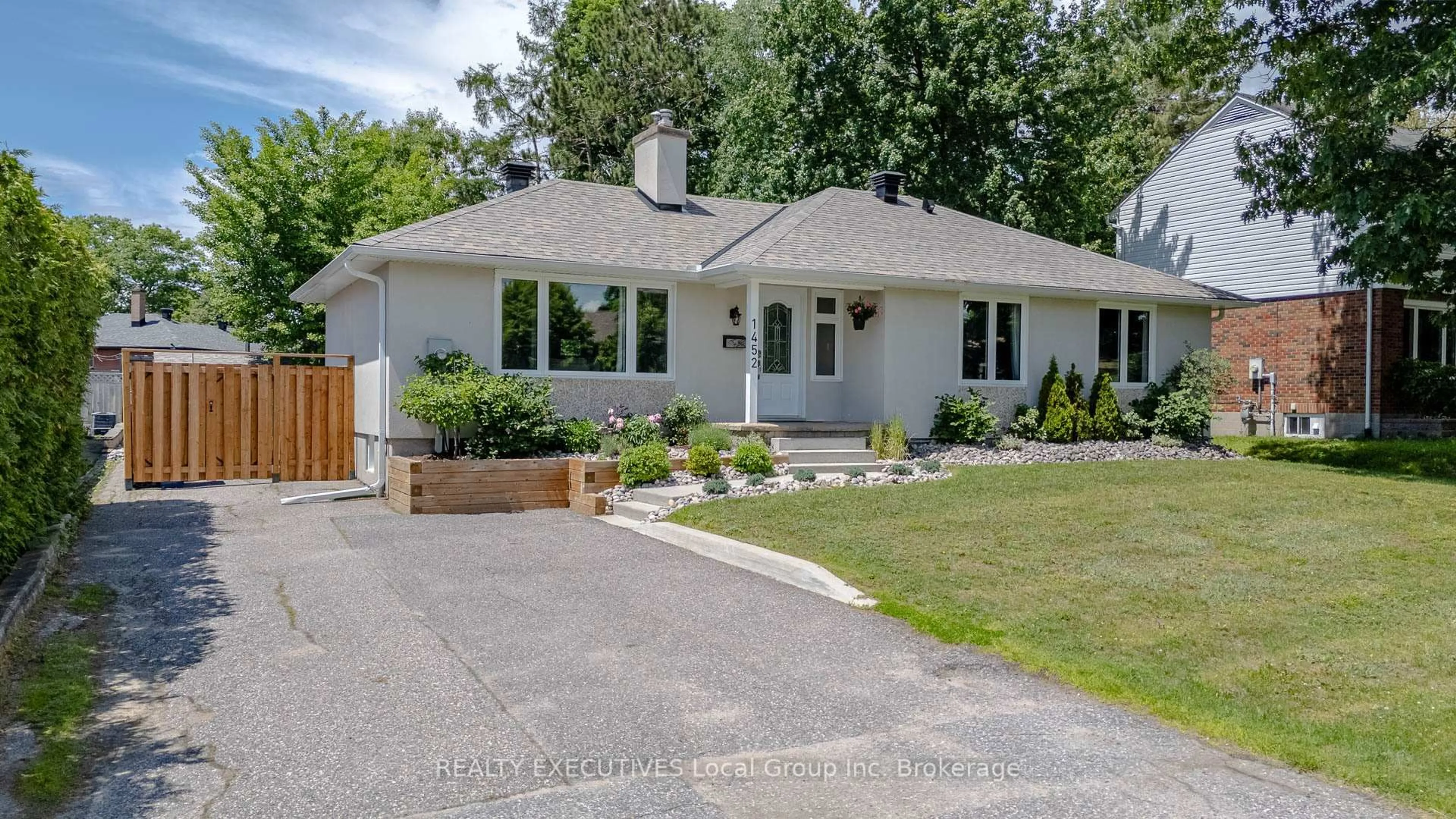 Home with vinyl exterior material, street for 1452 PINEGROVE Cres, North Bay Ontario P1B 4P8