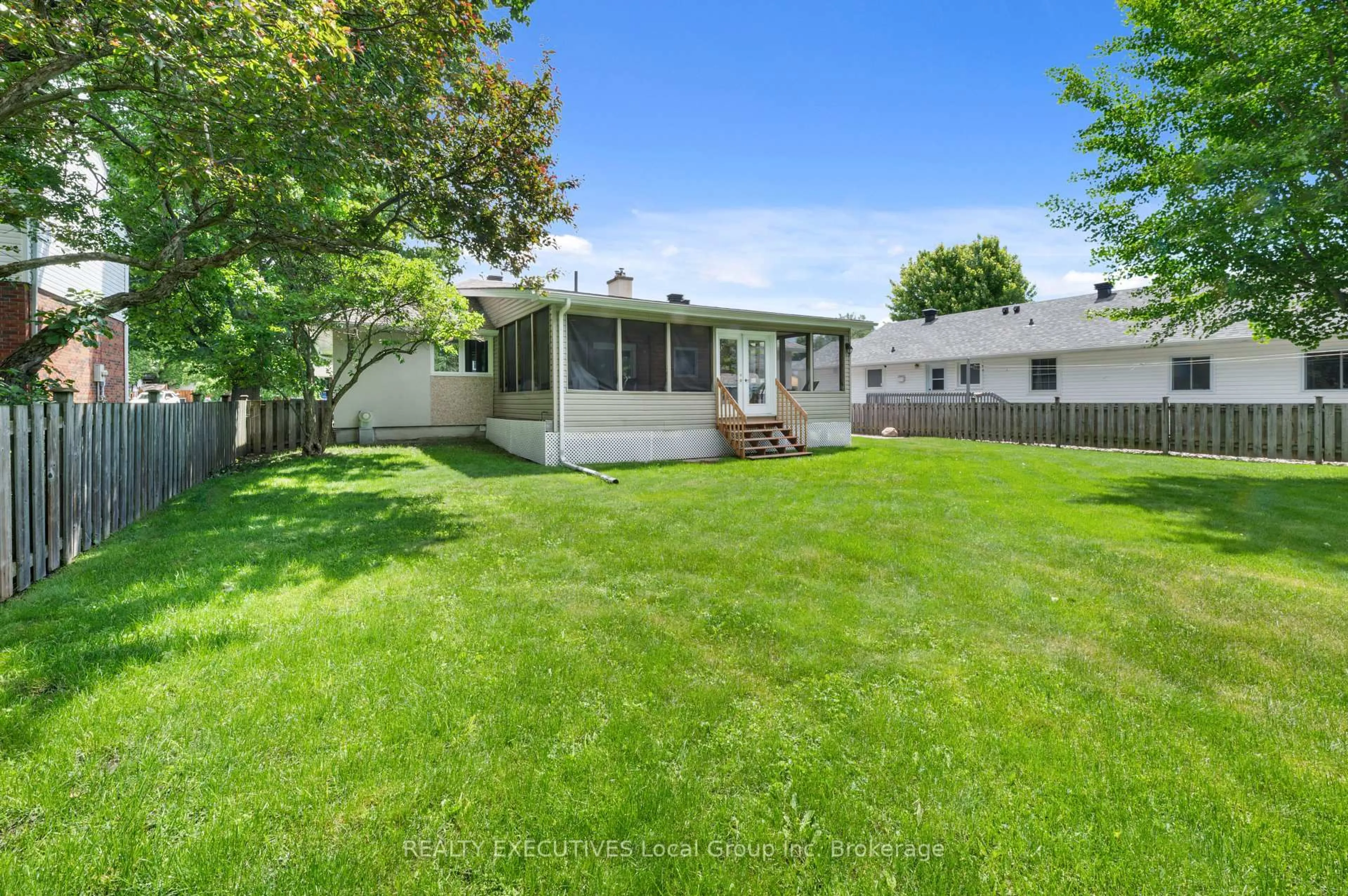 A pic from outside/outdoor area/front of a property/back of a property/a pic from drone, unknown for 1452 PINEGROVE Cres, North Bay Ontario P1B 4P8