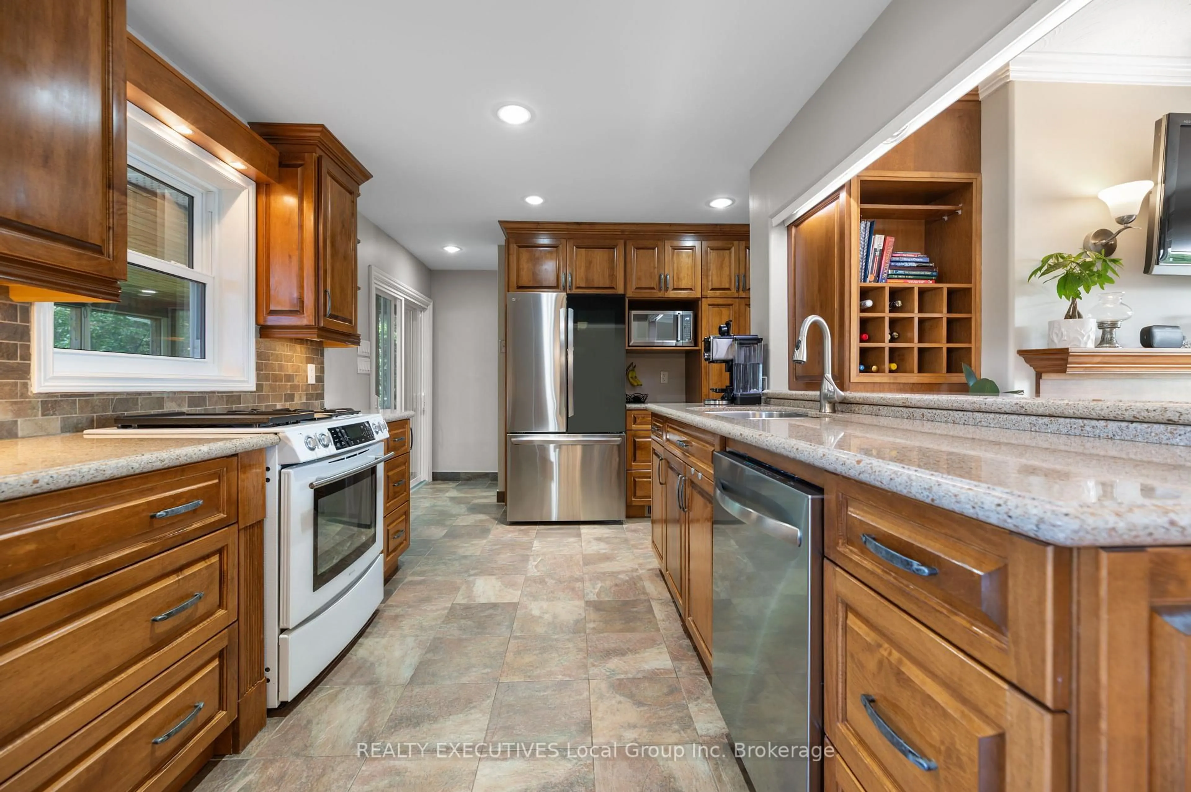 Open concept kitchen, ceramic/tile floor for 1452 PINEGROVE Cres, North Bay Ontario P1B 4P8