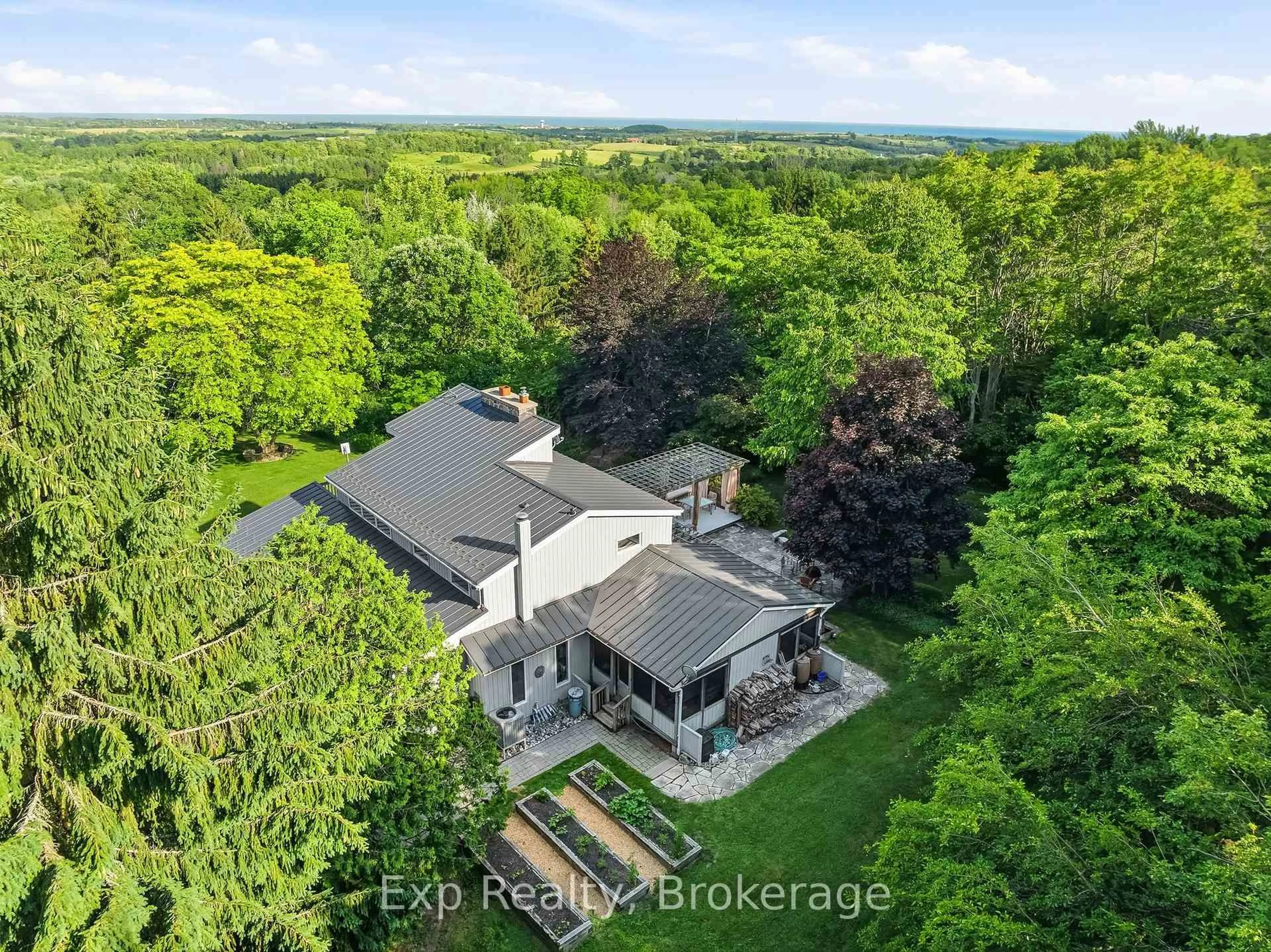 A pic from outside/outdoor area/front of a property/back of a property/a pic from drone, unknown for 3282 Williamson Rd, Hamilton Township Ontario K9A 4J7