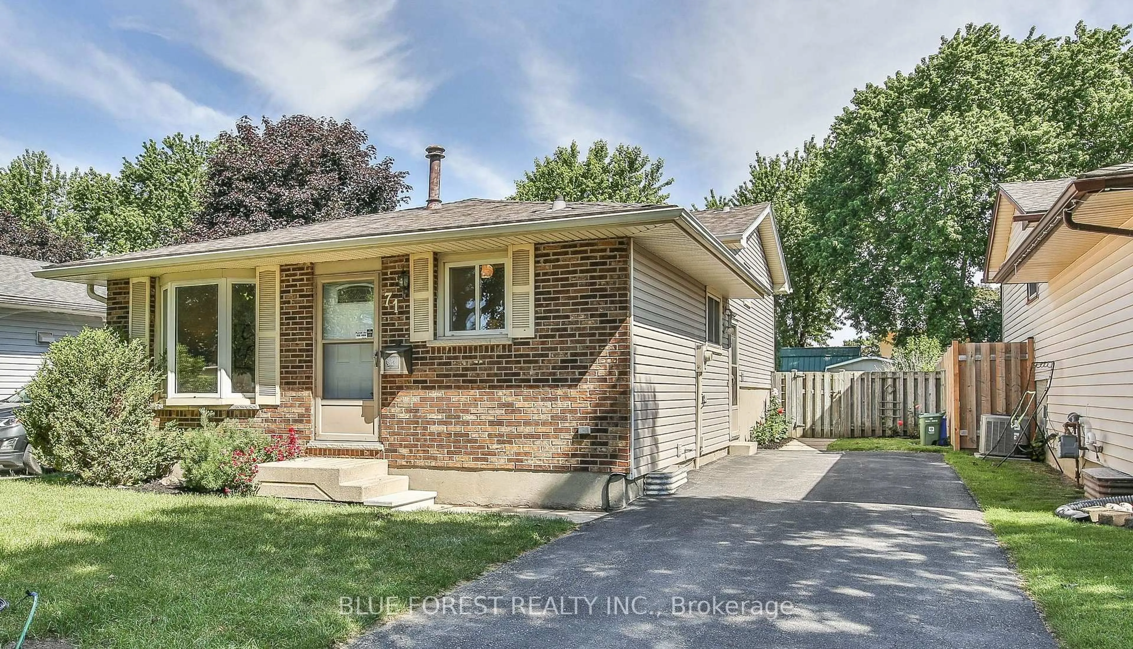 Home with vinyl exterior material, street for 71 Rosamond Cres, London South Ontario N6E 2M7