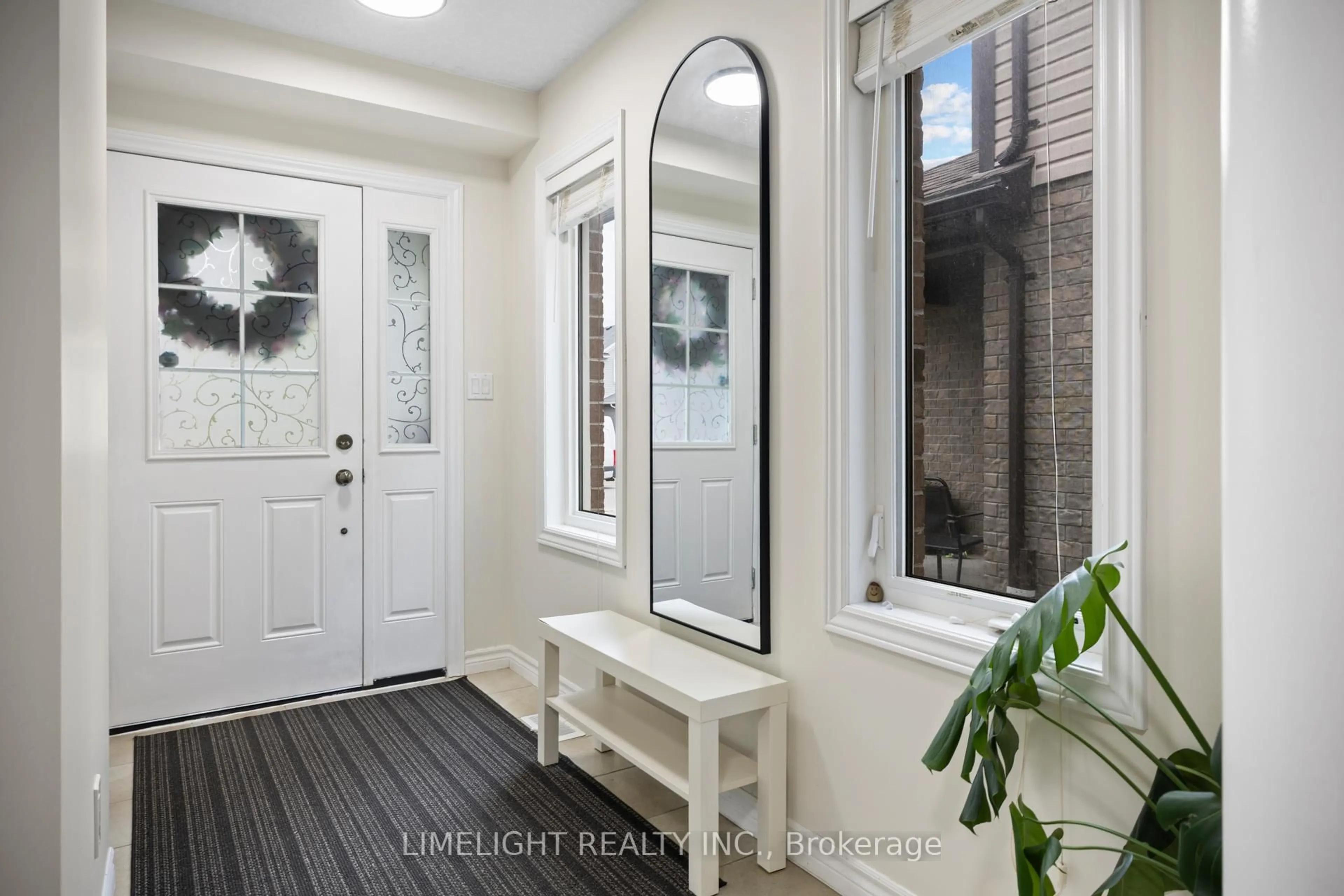 Indoor entryway for 676 Guiness Way, London North Ontario N5X 0C3