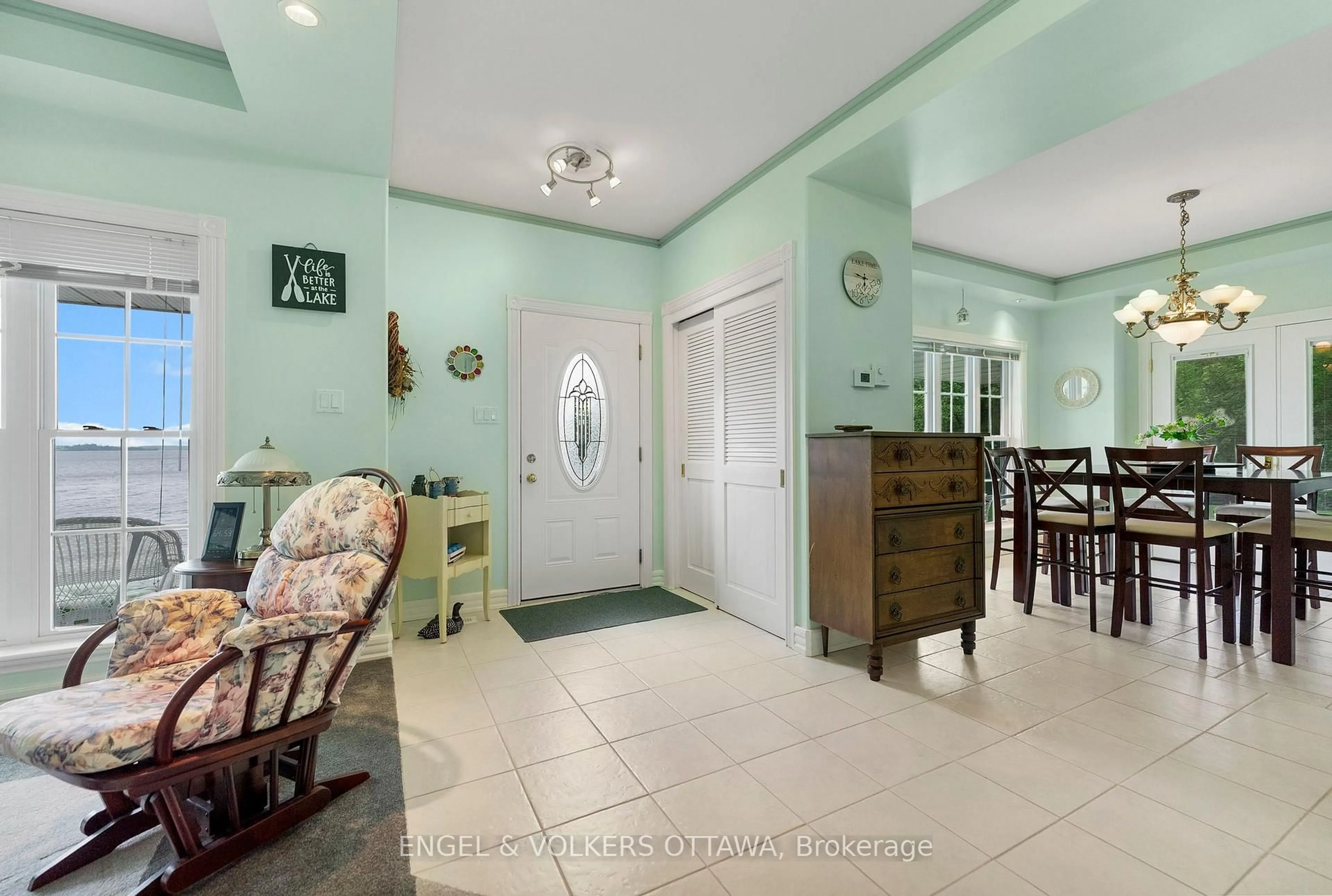 Indoor foyer for 541 Morglan Lane, Calabogie Ontario K0J 1H0