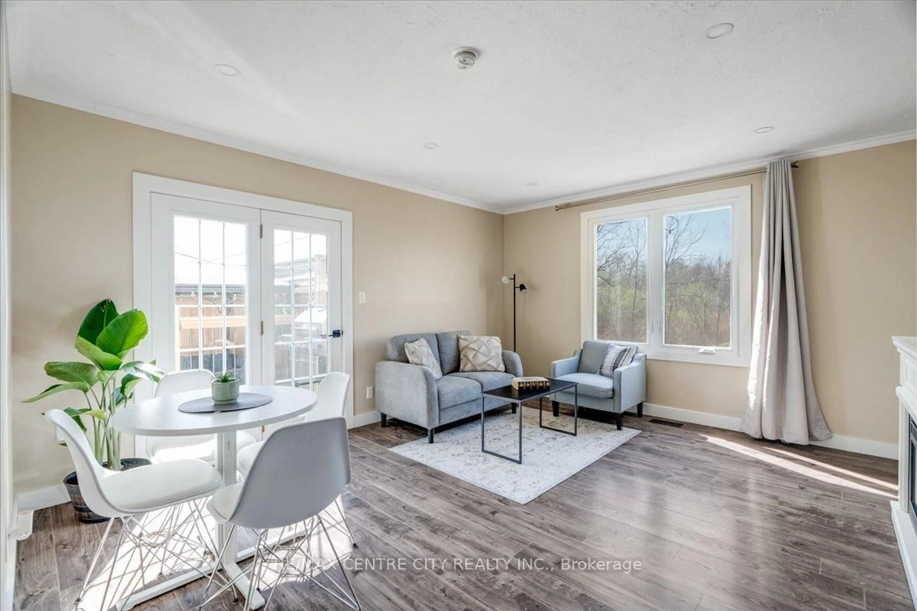 Living room with furniture, unknown for 359 Albert St, Strathroy-Caradoc Ontario N7G 1W4
