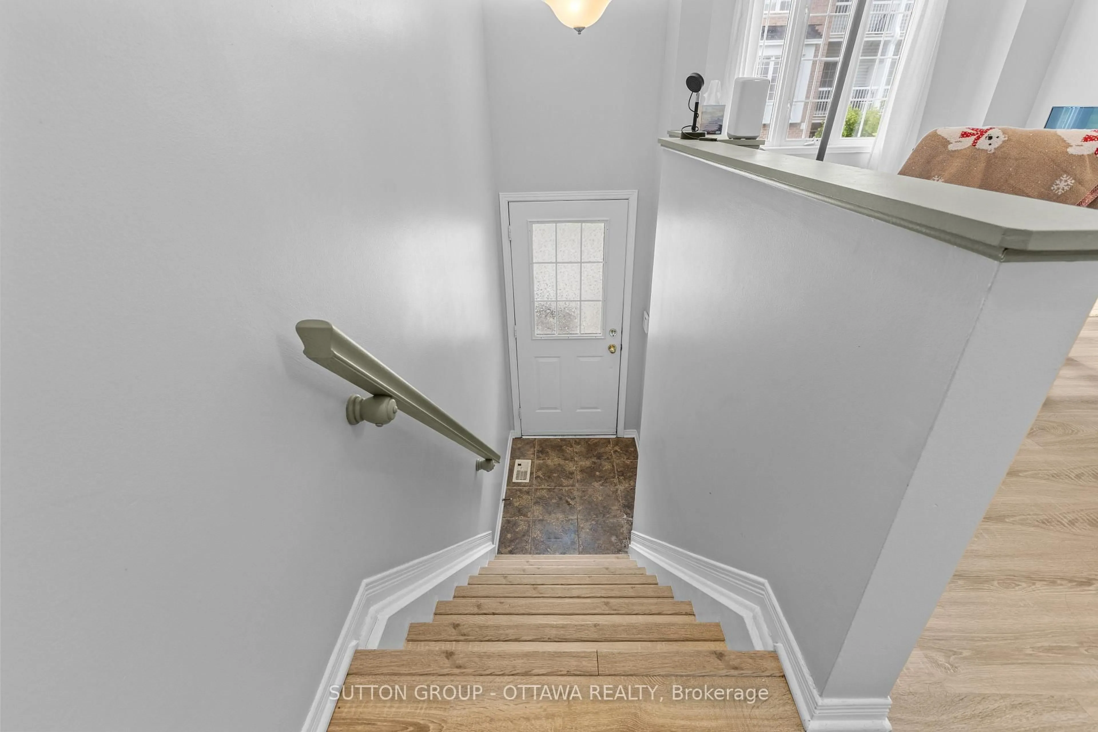 Stairs for 318 Gotham Private, Ottawa Ontario K2C 4G7