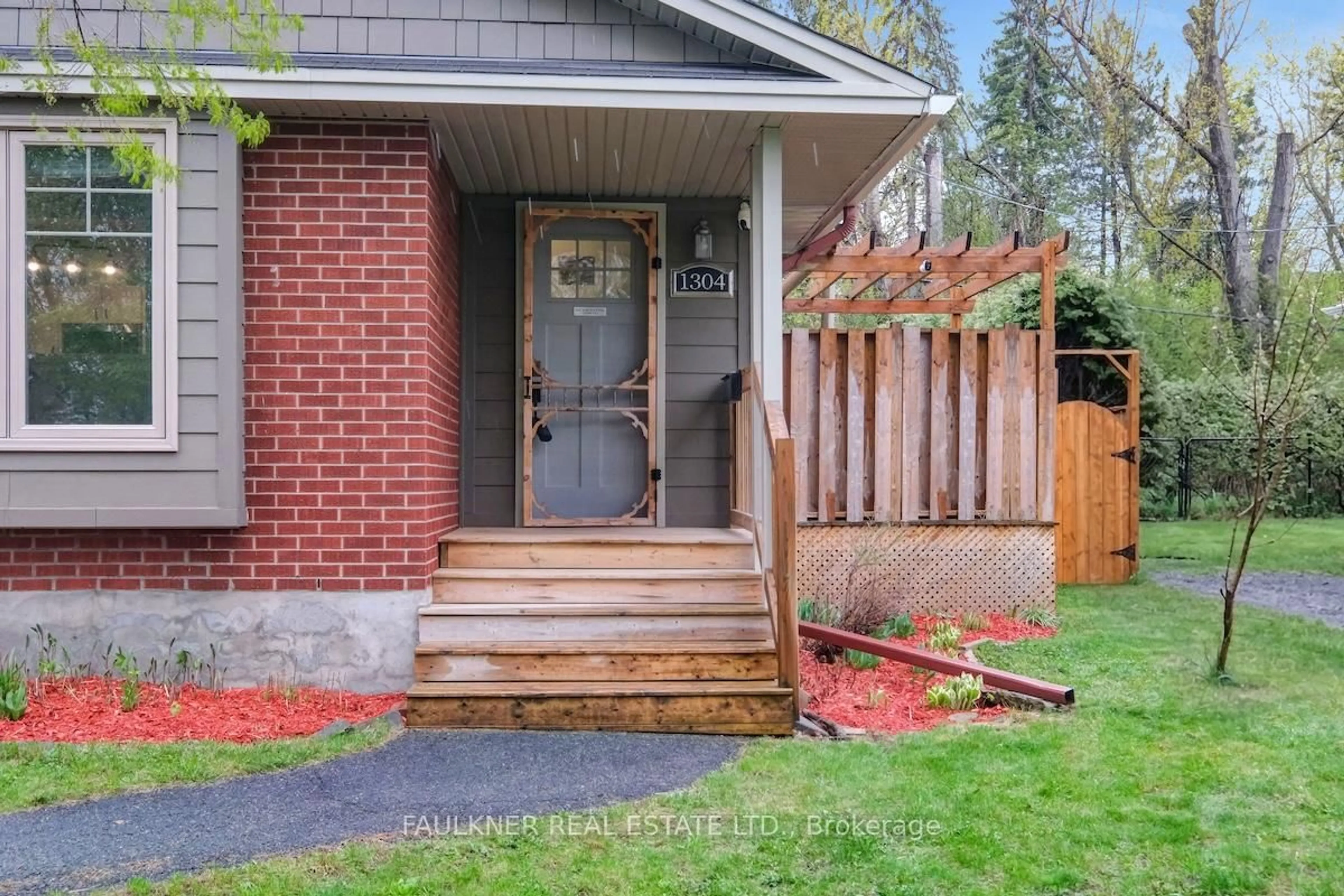 Unknown for 1304 Adirondack Dr, Ottawa Ontario K2C 2V3