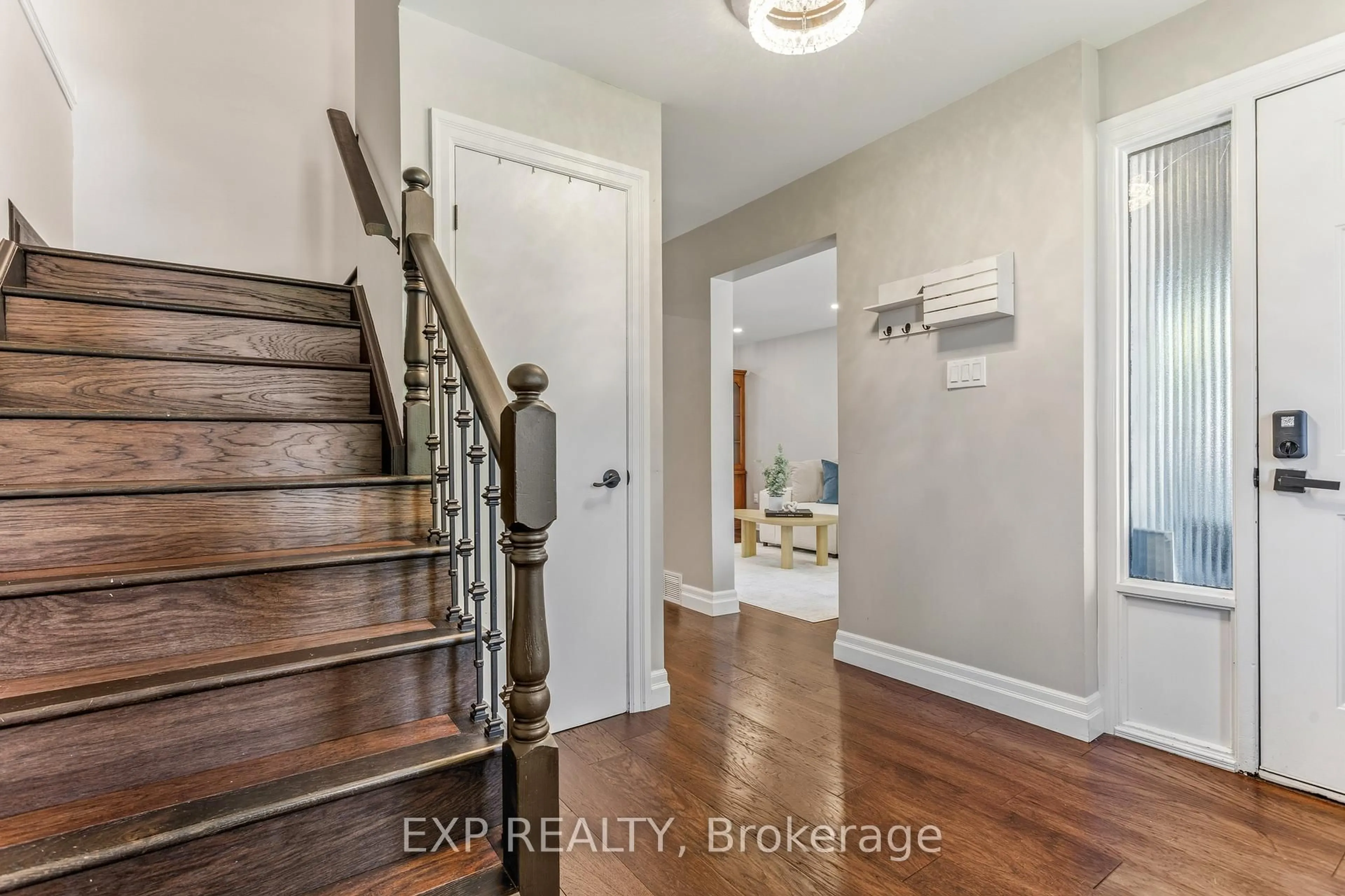 Indoor entryway for 4512 Cedarbrook Lane, Lincoln Ontario L3J 0B2