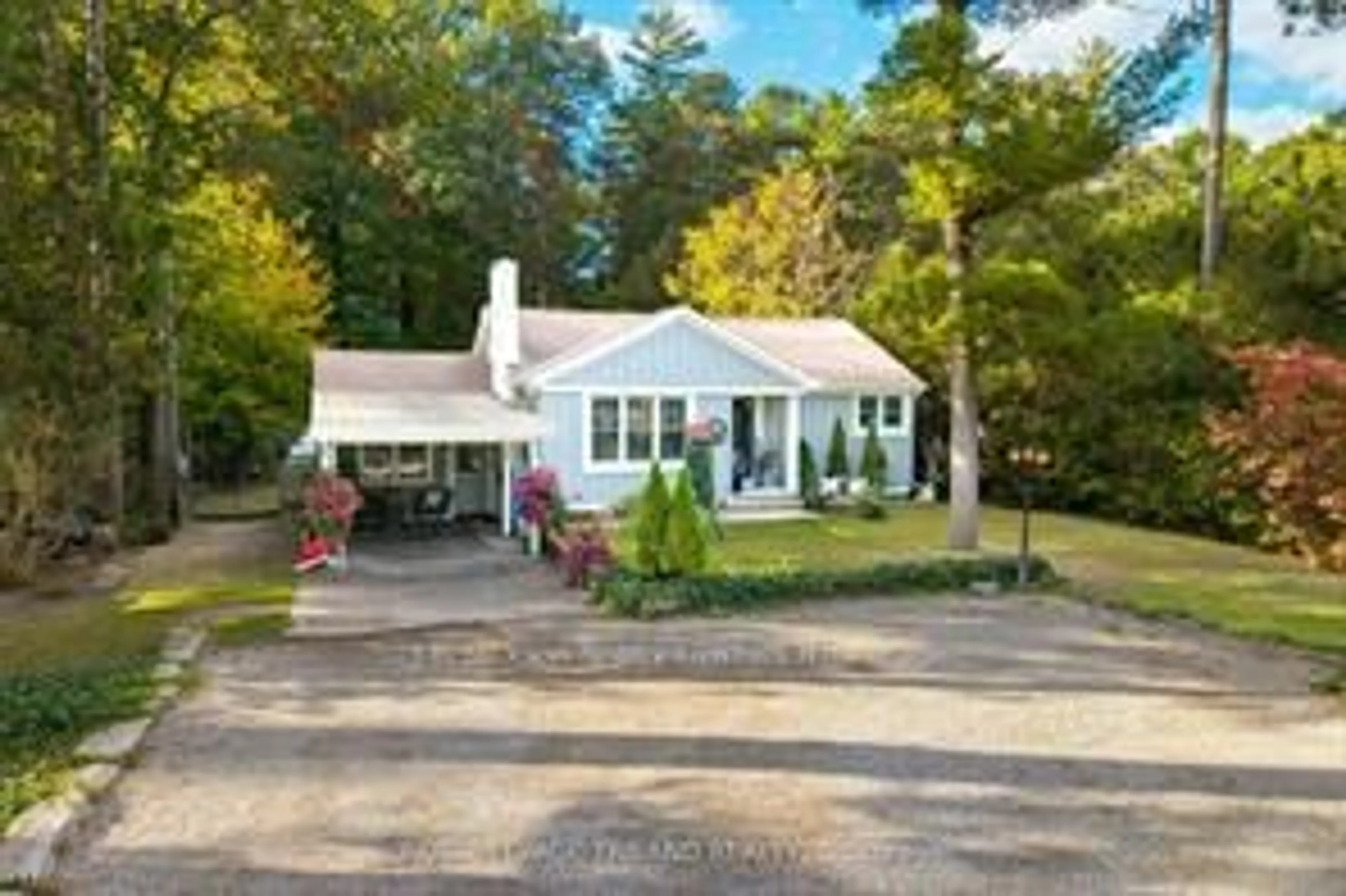 A pic from outside/outdoor area/front of a property/back of a property/a pic from drone, street for 285 Ontario St, Lambton Shores Ontario N0M 1T0
