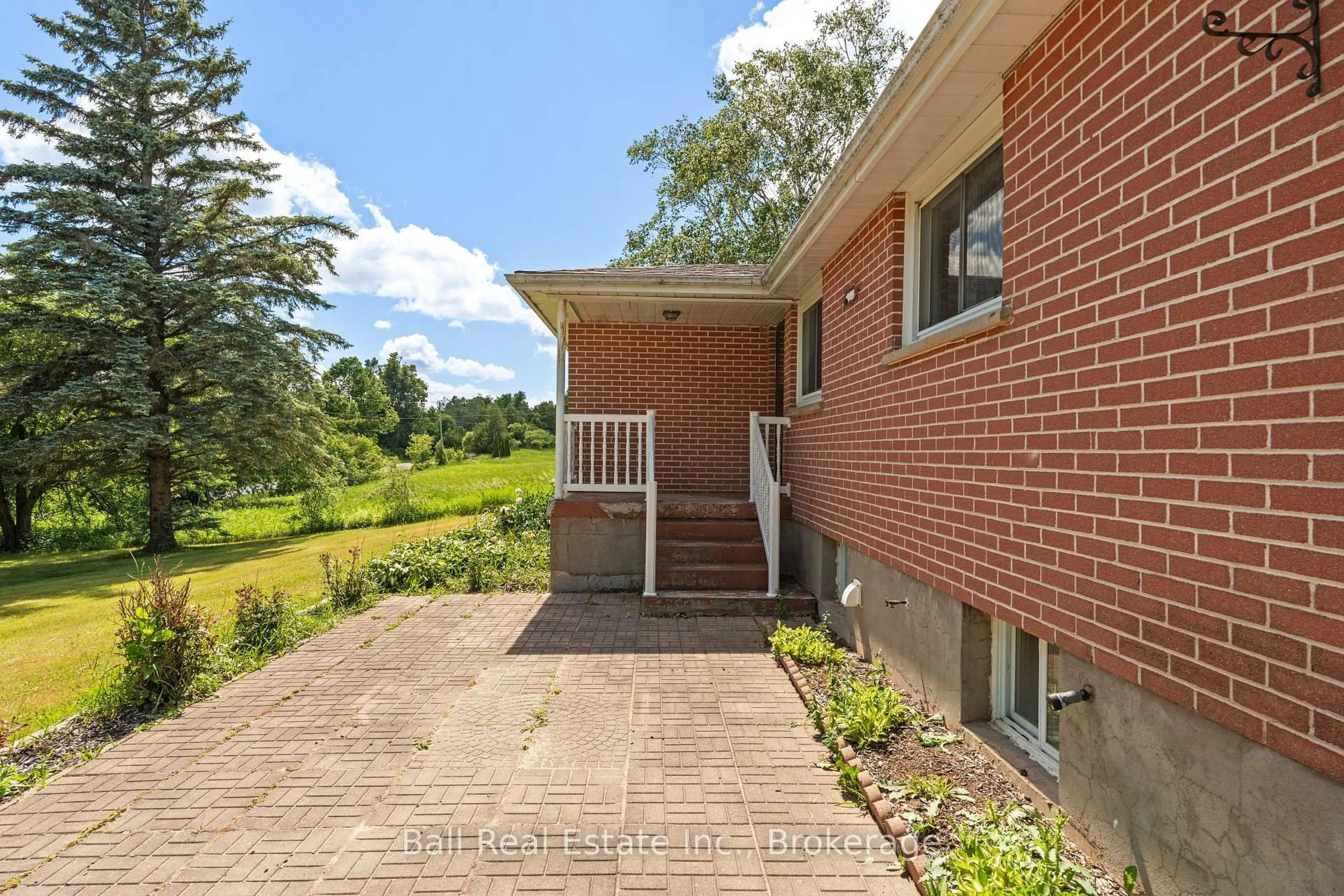 Home with brick exterior material, unknown for 814 Morton Line, Cavan Monaghan Ontario L0A 1C0