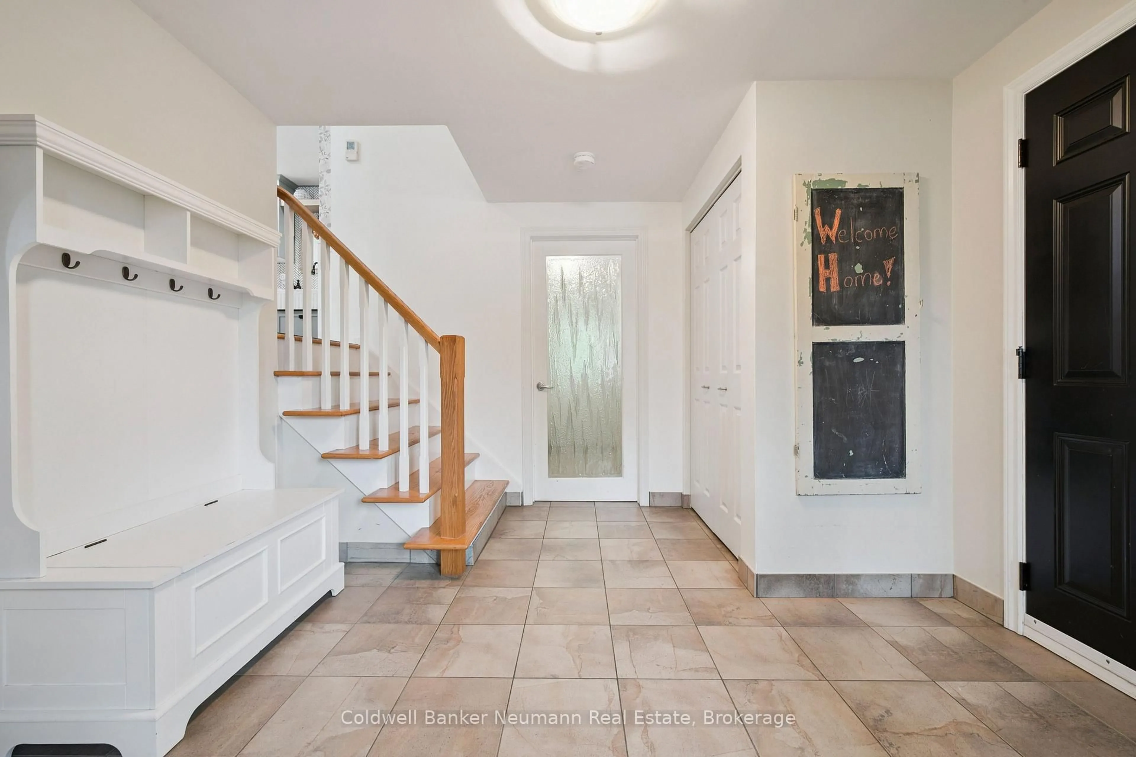 Indoor foyer for 62 Glenburnie Dr, Guelph Ontario N1E 4C5