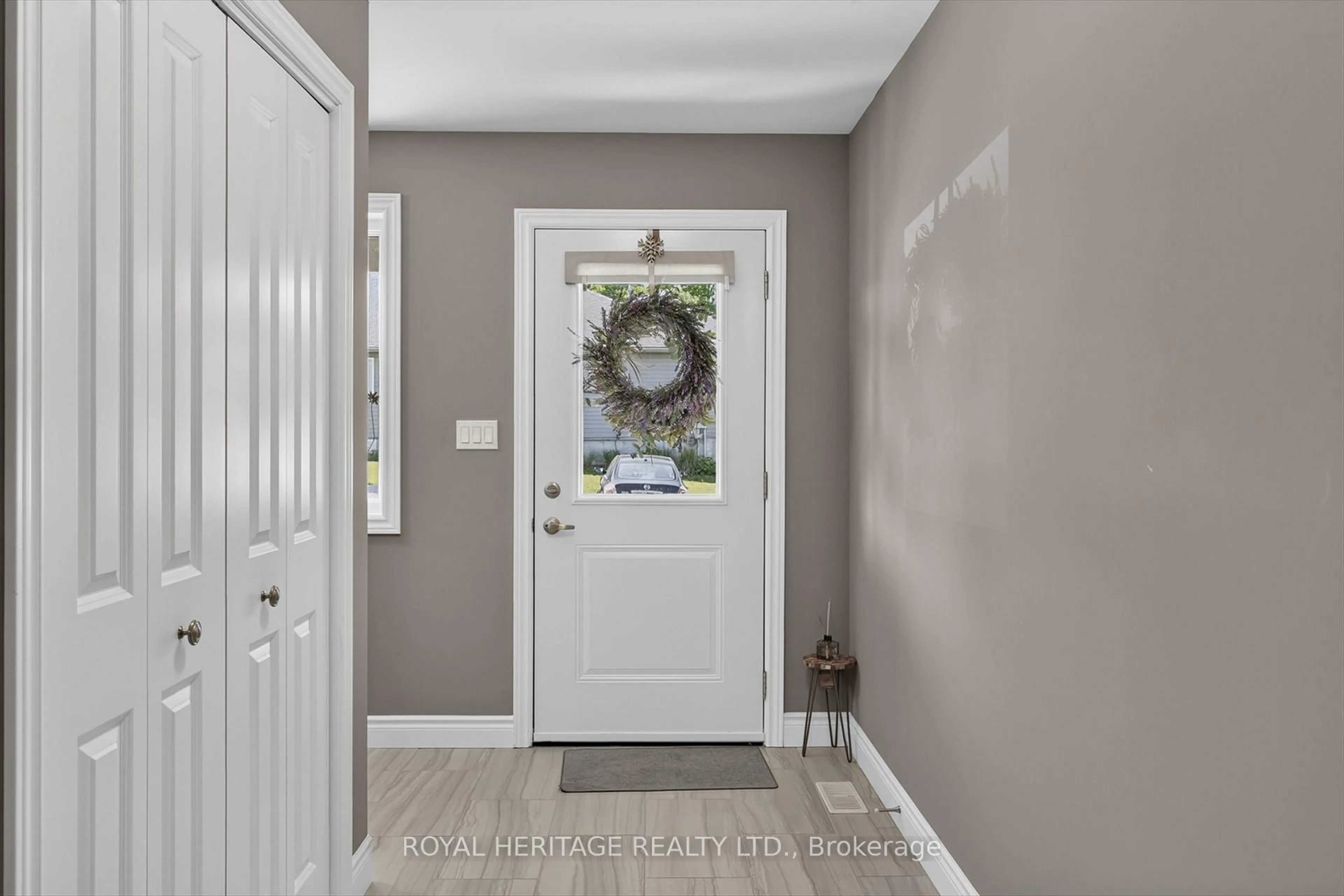 Indoor entryway for 26 Ferris Crt, Trent Hills Ontario K0L 1L0
