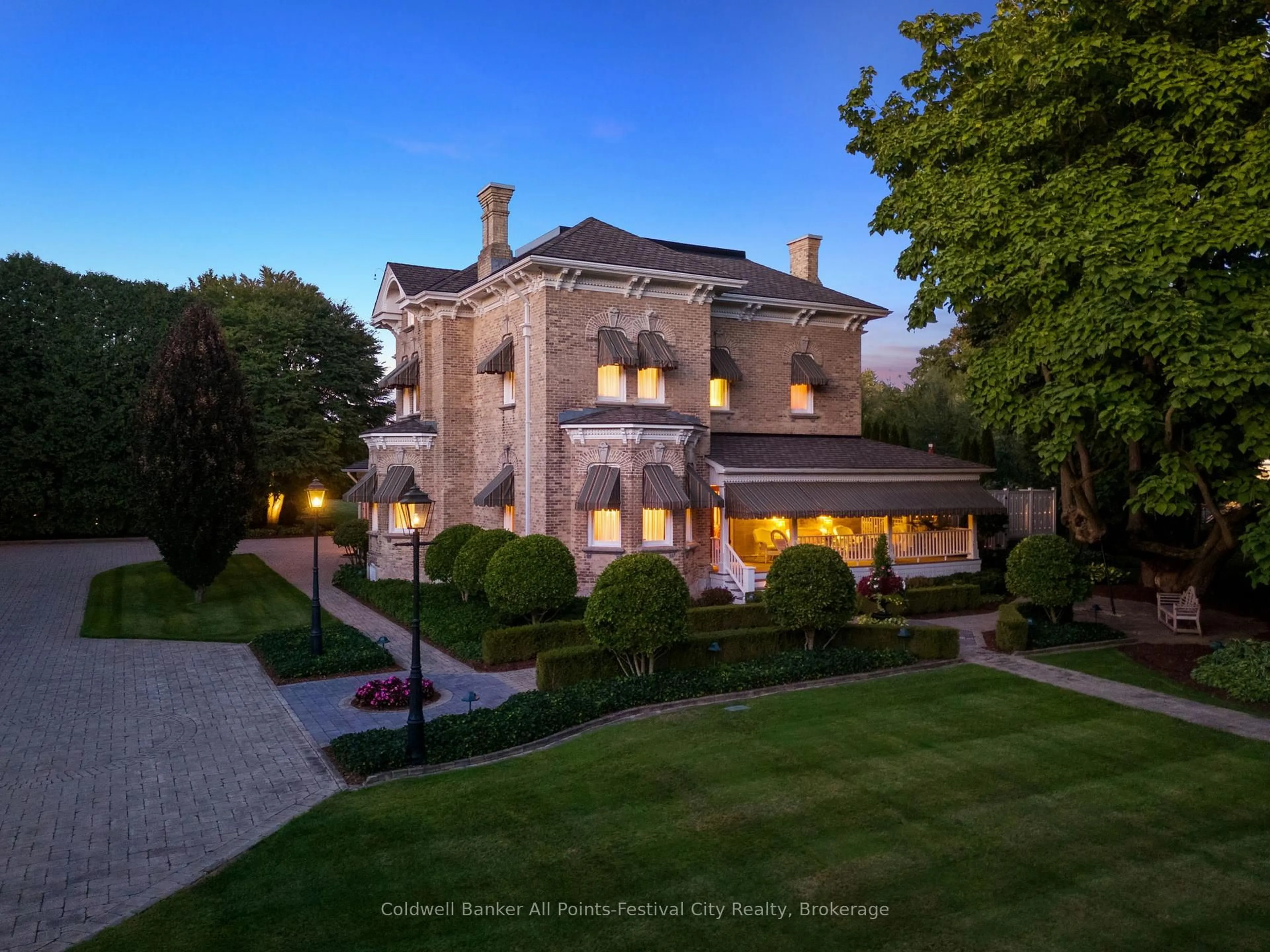 A pic from outside/outdoor area/front of a property/back of a property/a pic from drone, street for 262 Dinsley St, North Huron Ontario N0M 1H0