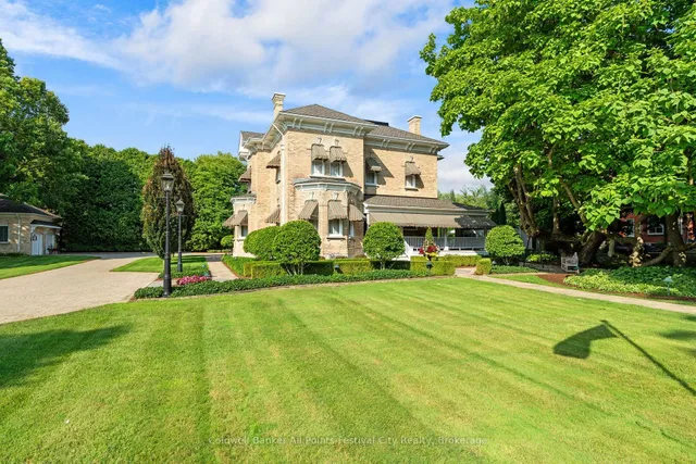 262 Dinsley St, North Huron 2