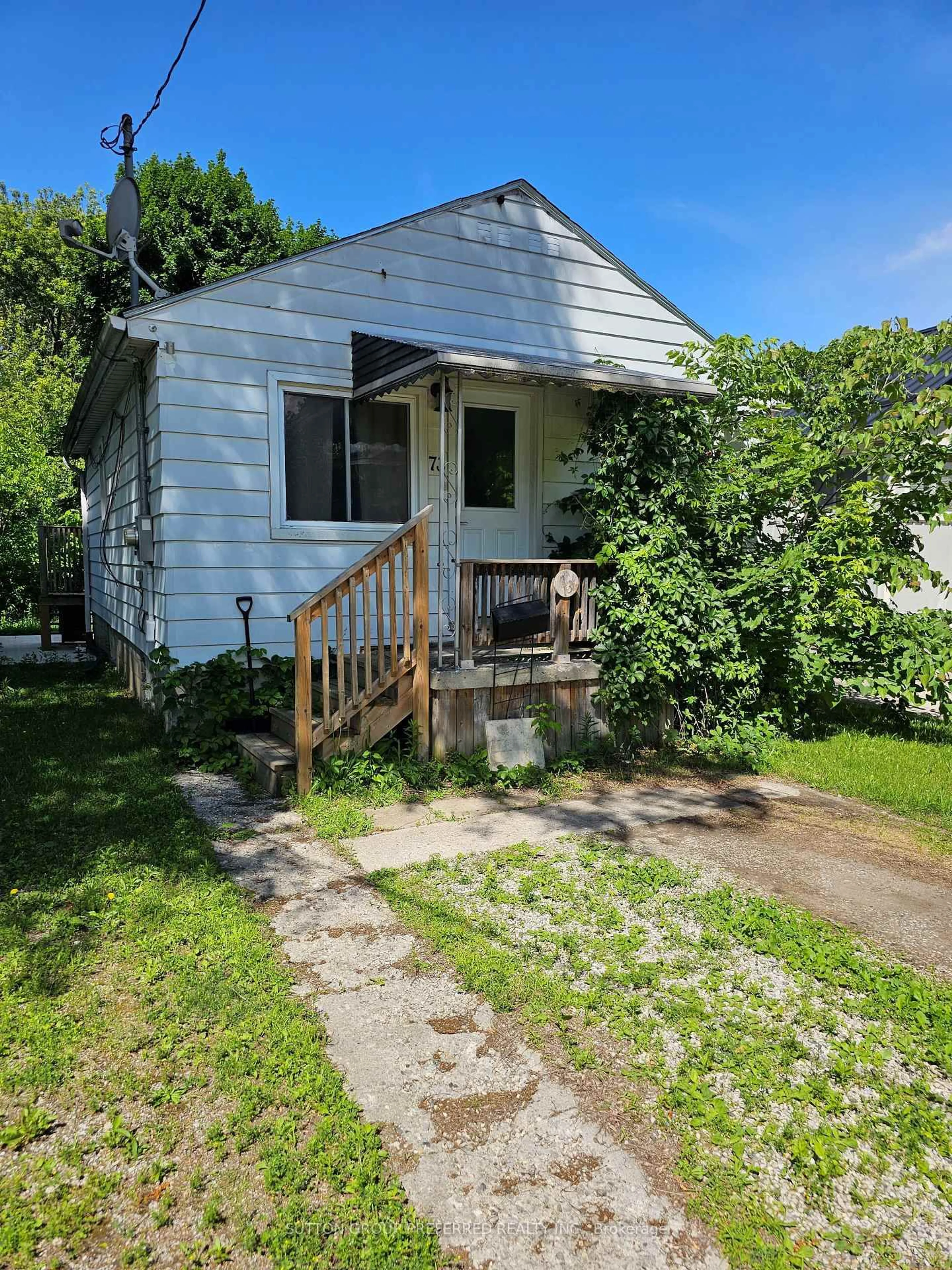 Unknown for 73 Glenwood Ave, London East Ontario N5Z 2P7
