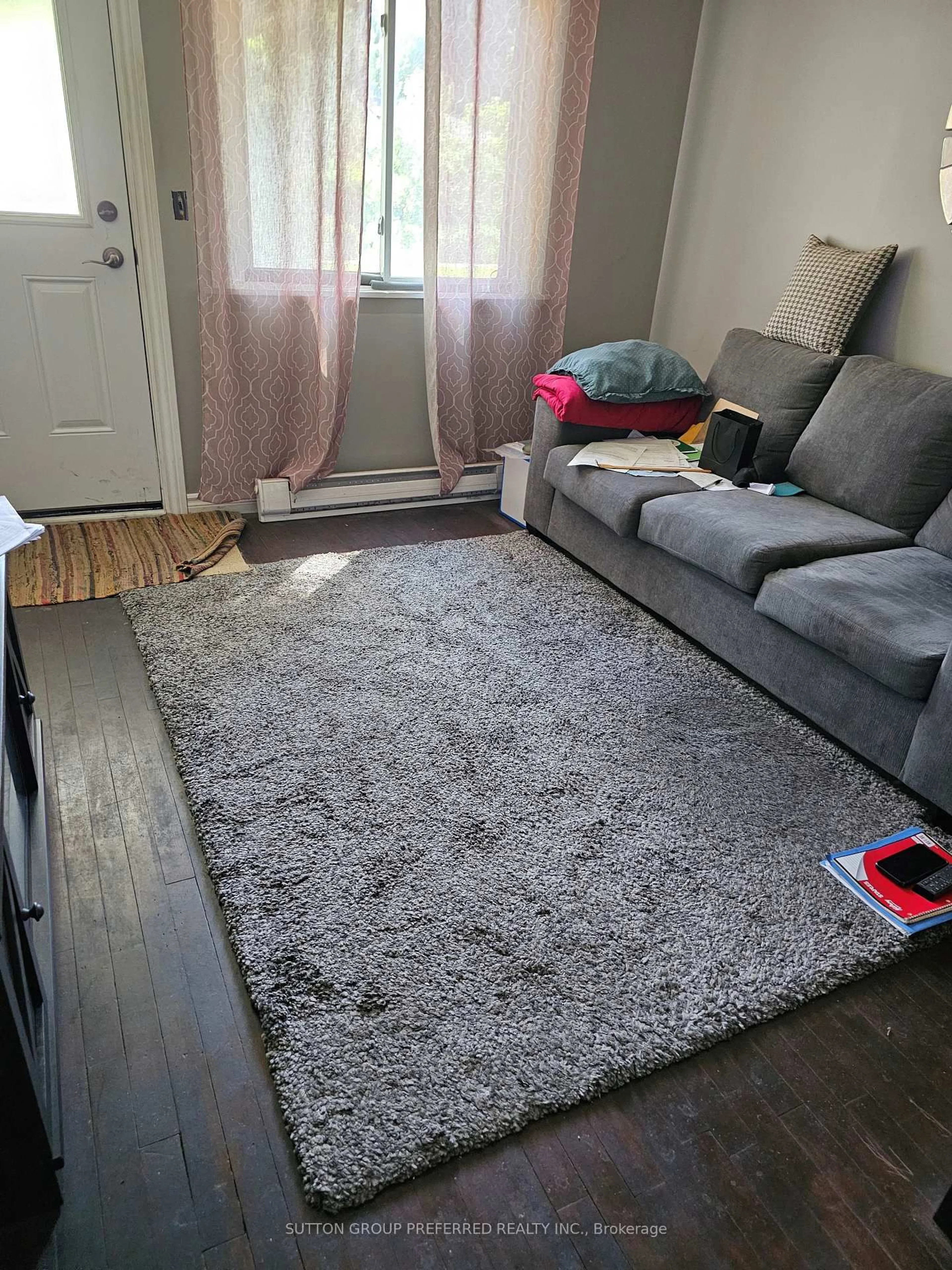 A pic of a room for 73 Glenwood Ave, London East Ontario N5Z 2P7