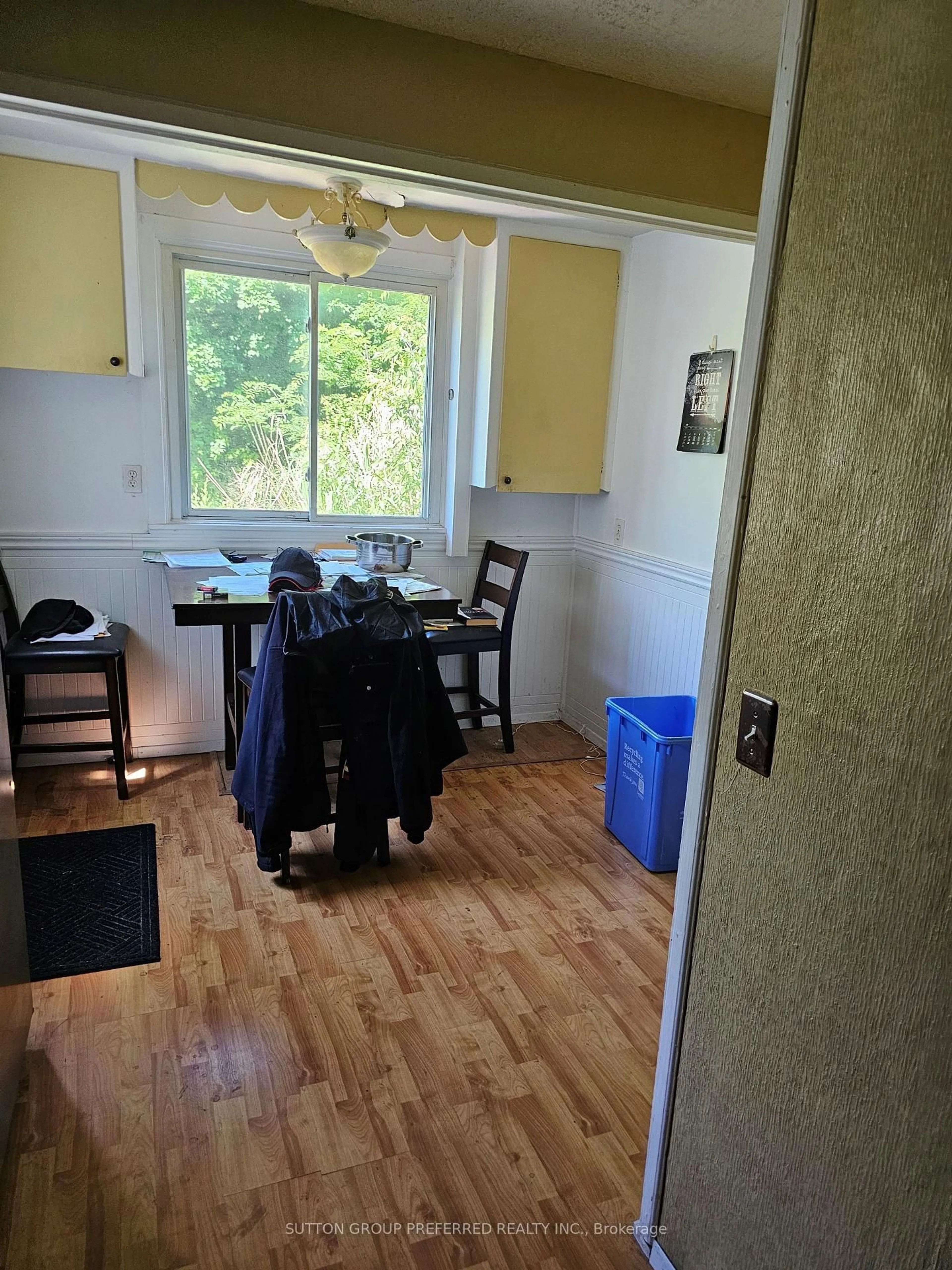 A pic of a room for 73 Glenwood Ave, London East Ontario N5Z 2P7