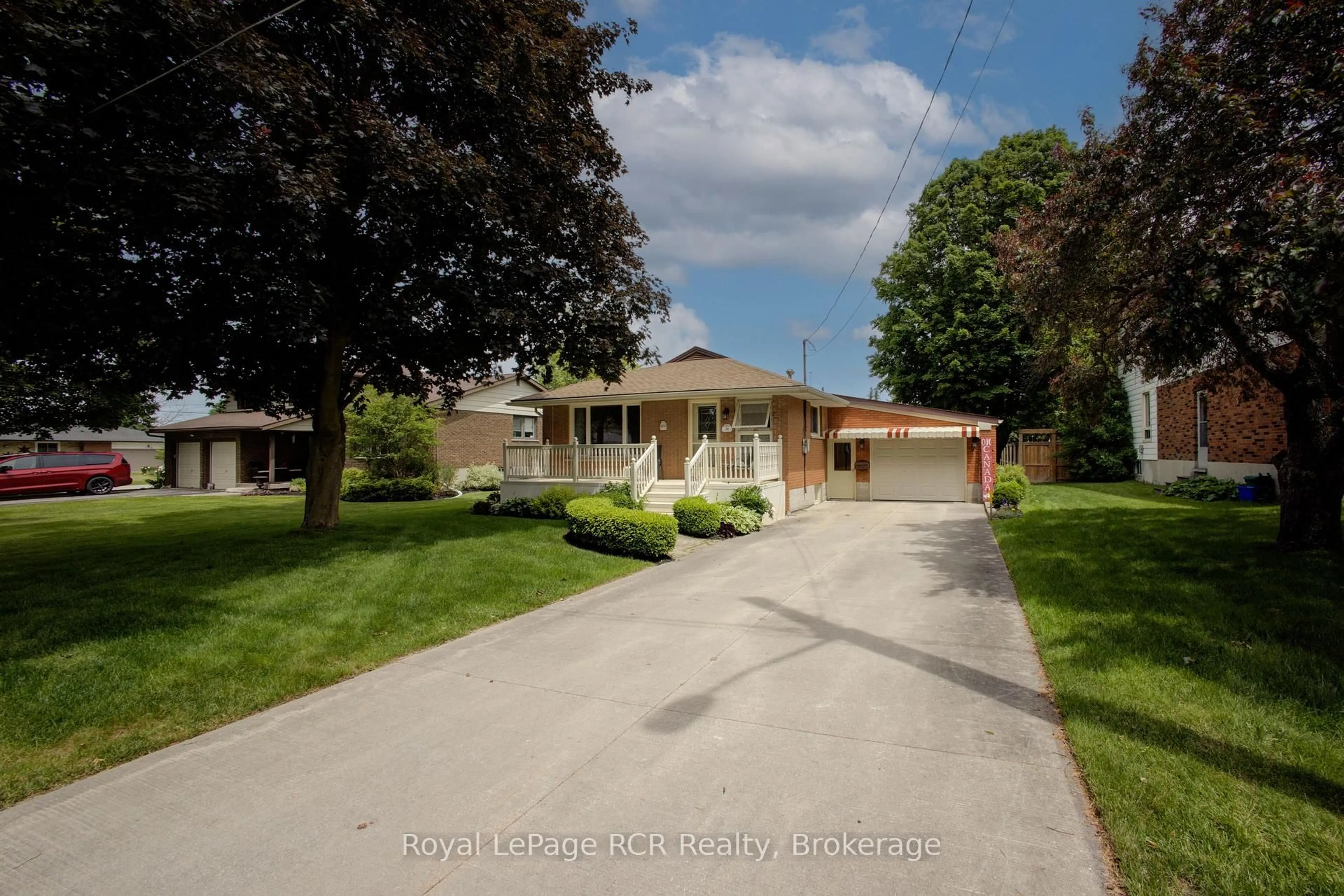 A pic from outside/outdoor area/front of a property/back of a property/a pic from drone, street for 290 Walton St, Wellington North Ontario N0G 1A0