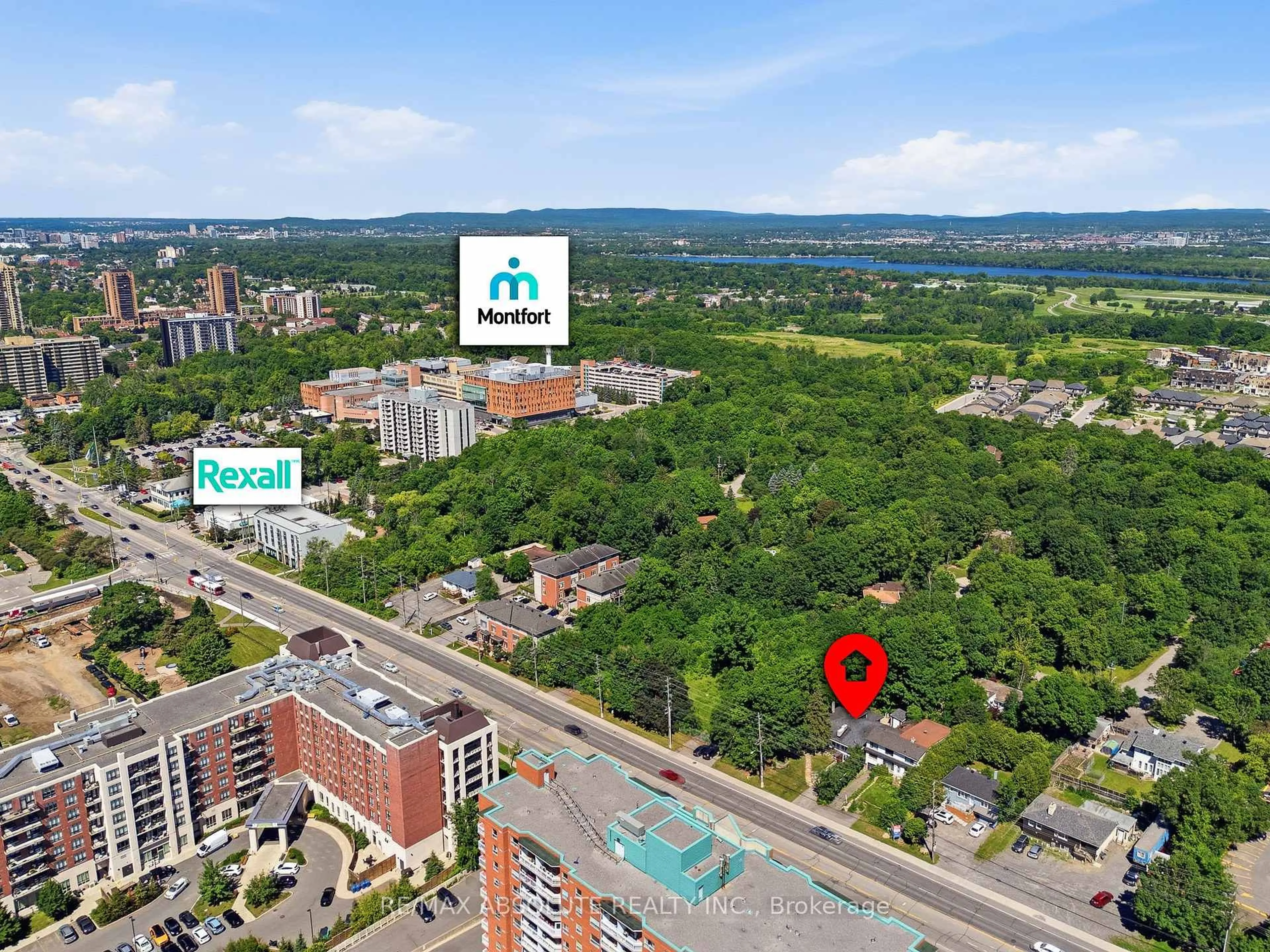 A pic from outside/outdoor area/front of a property/back of a property/a pic from drone, city buildings view from balcony for 829 Montreal Rd, Ottawa Ontario K1K 0S9