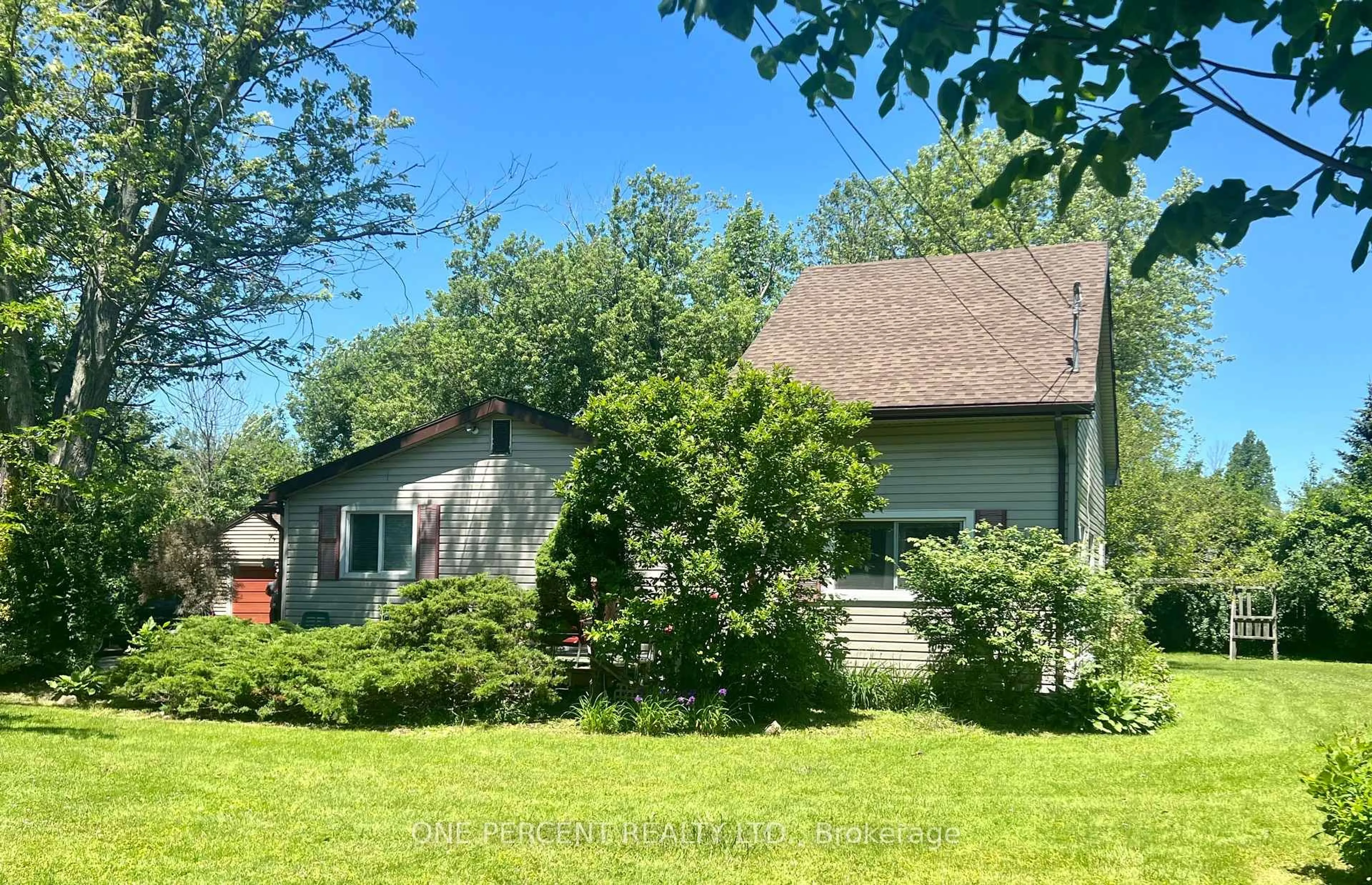A pic from outside/outdoor area/front of a property/back of a property/a pic from drone, street for 3050 Jewell Ave, Fort Erie Ontario L0S 1N0