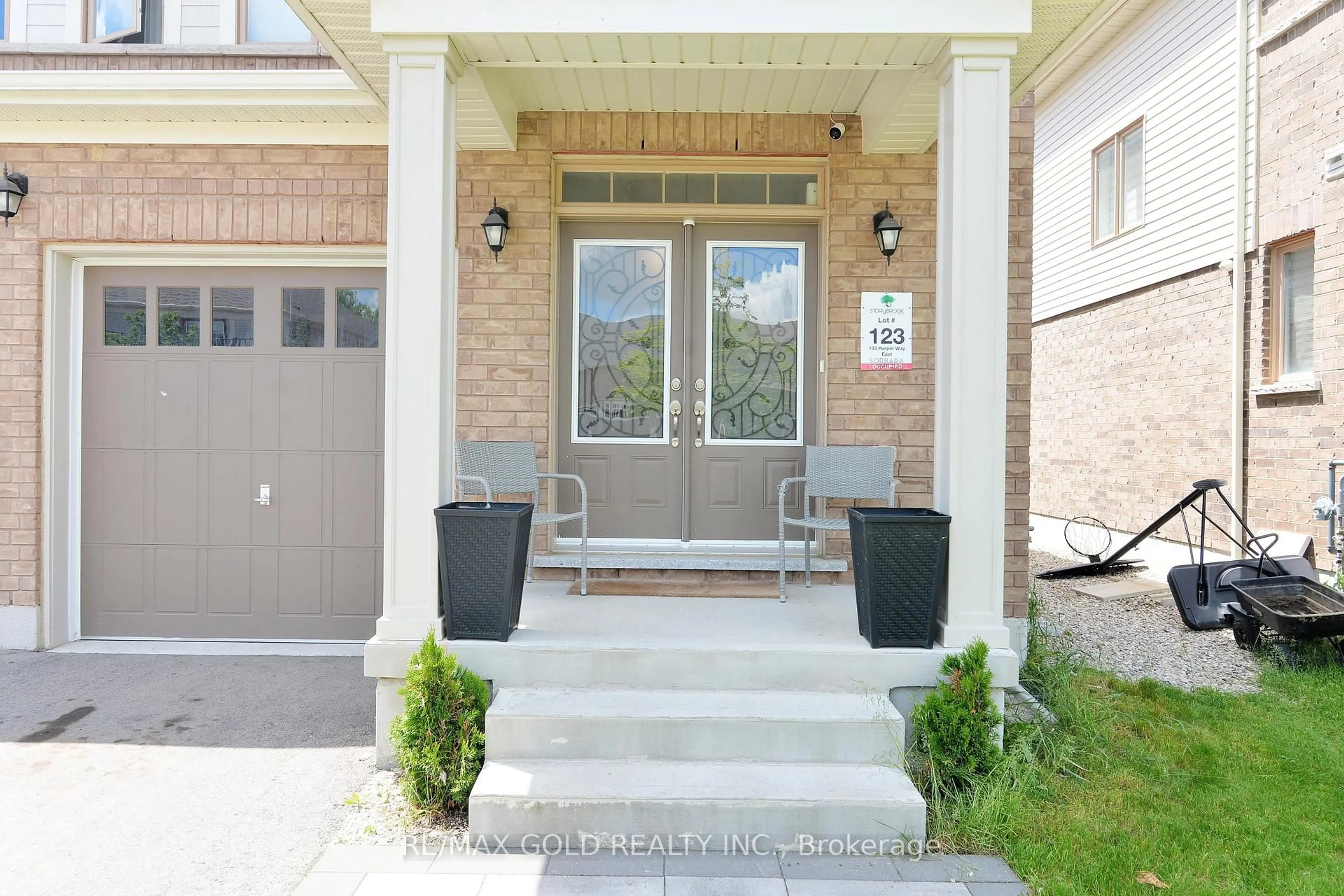 Indoor entryway for 133 Harpin Way, Centre Wellington Ontario N1M 0G9