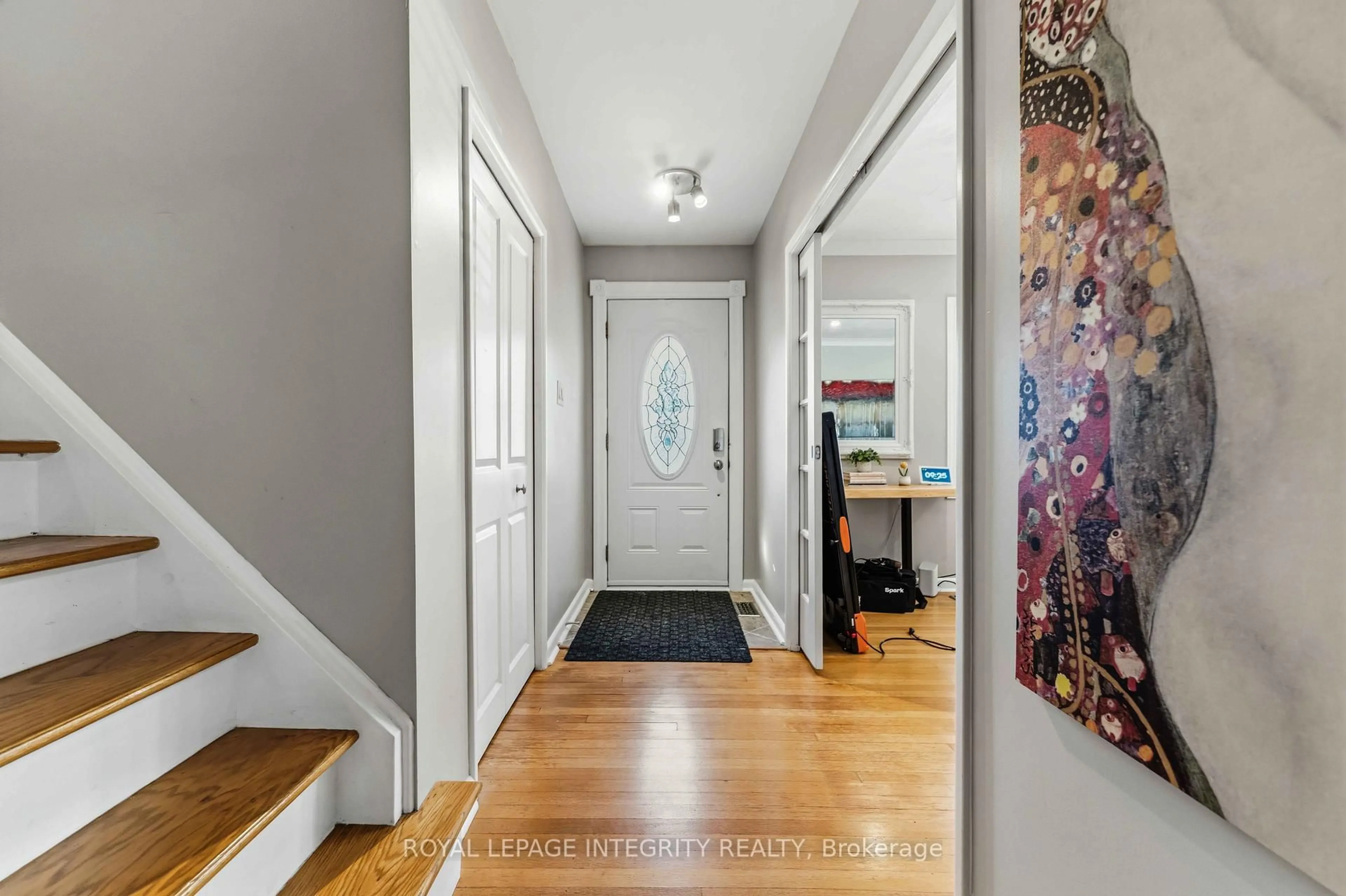 Indoor entryway for 29 Pritchard Dr, Ottawa Ontario K2G 1B2