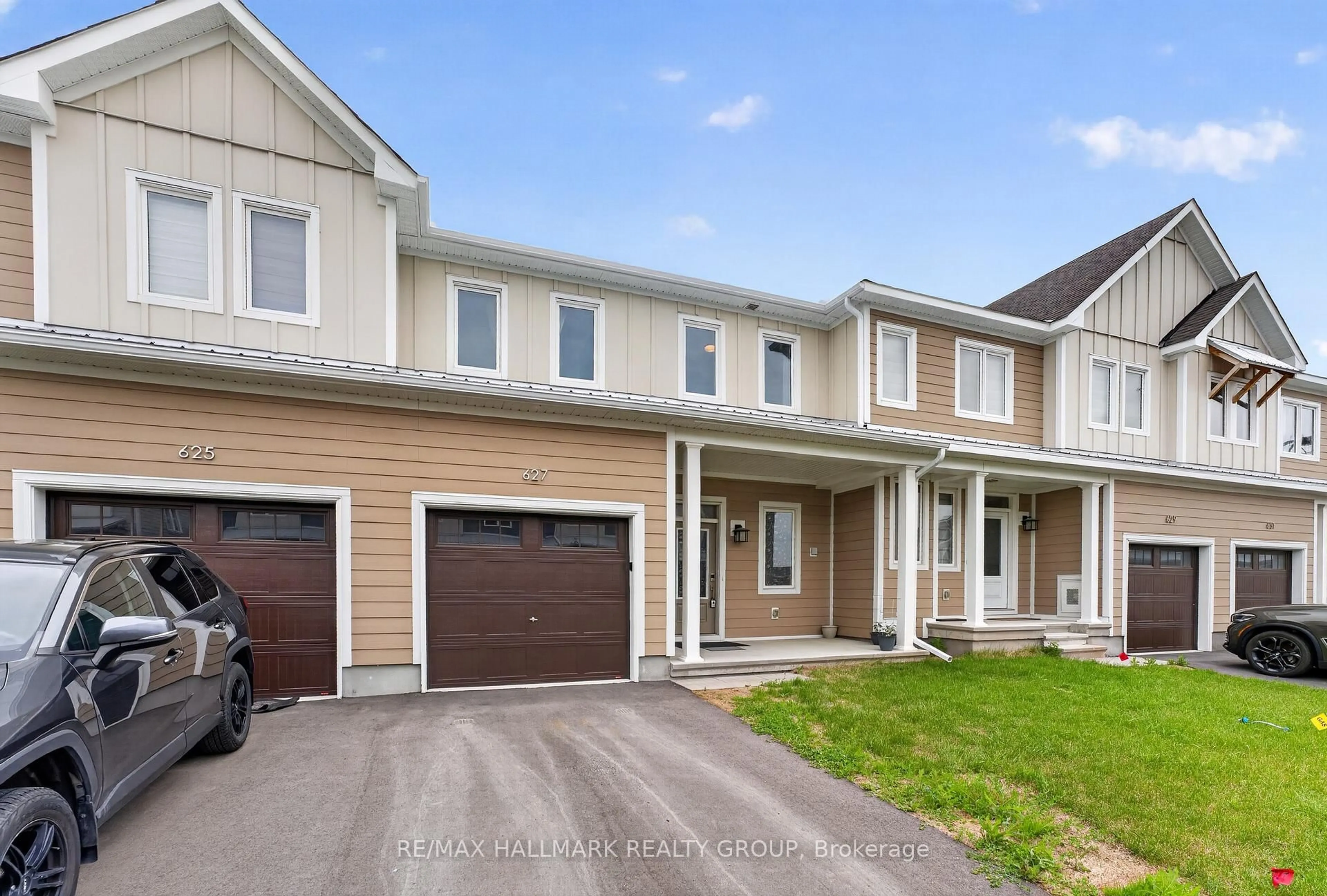 A pic from outside/outdoor area/front of a property/back of a property/a pic from drone, street for 627 Alopex Row, Richmond Ontario K0A 2Z0