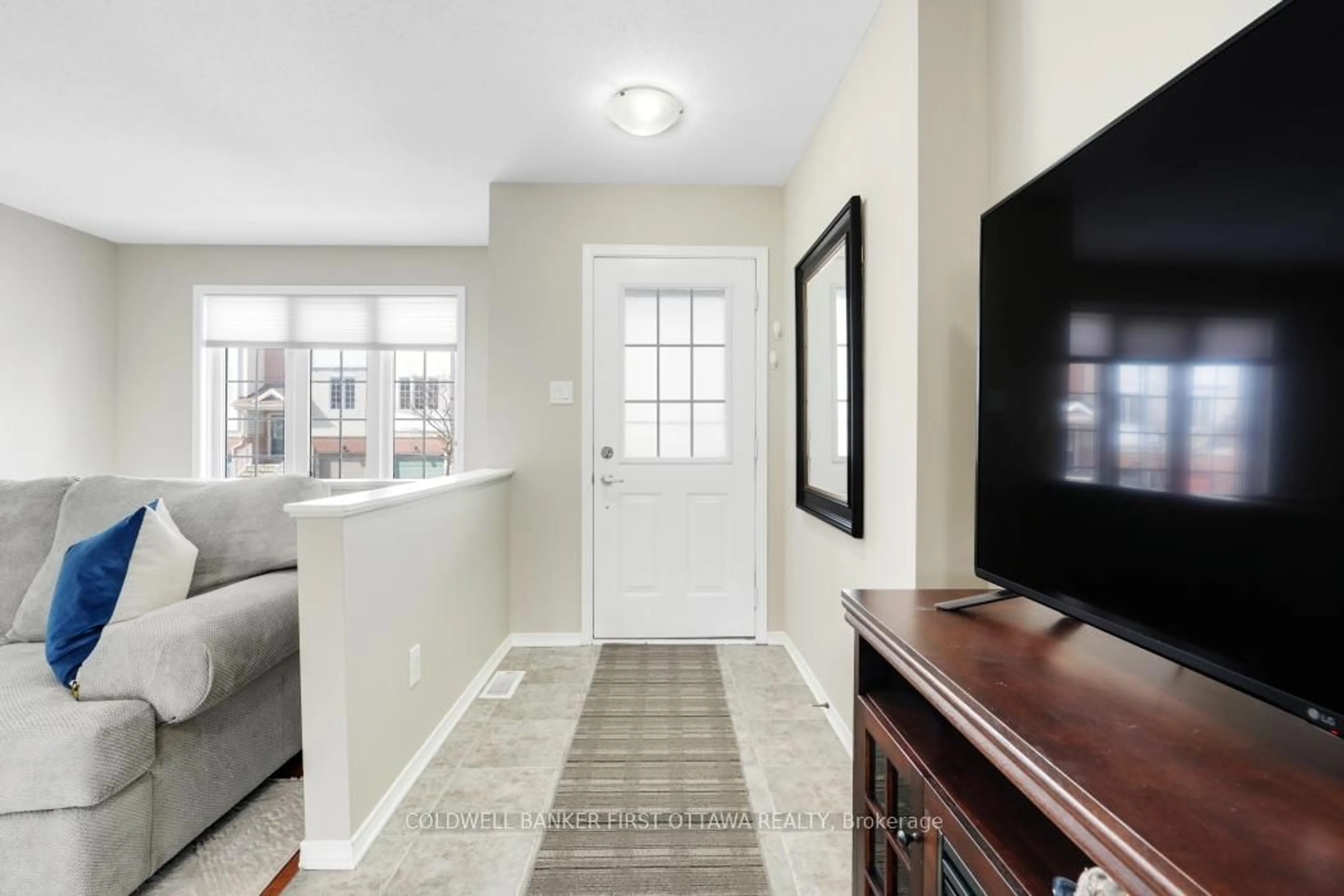 Indoor entryway for 348 Wiffen Private, Ottawa Ontario K2H 1G4