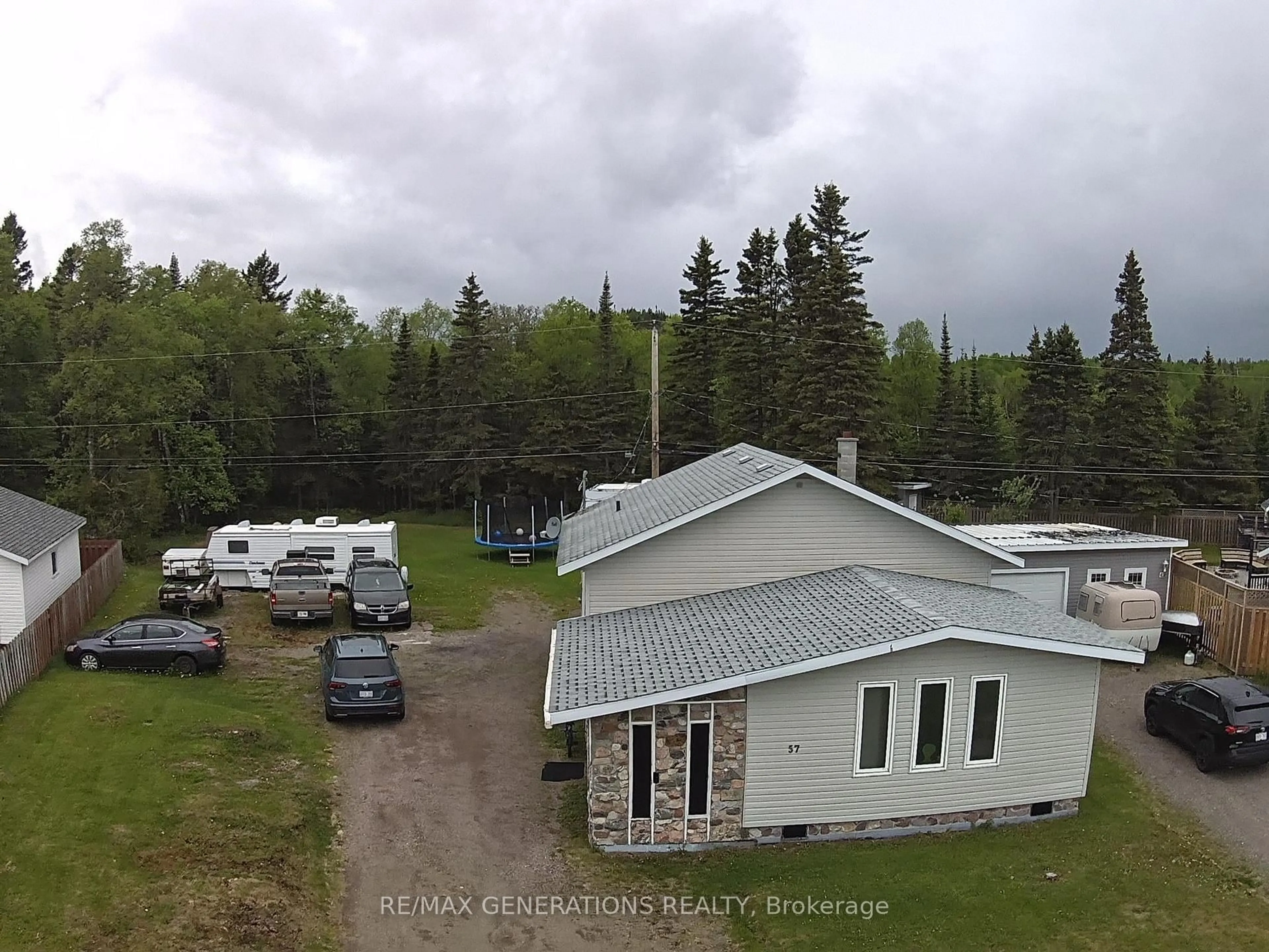 A pic from outside/outdoor area/front of a property/back of a property/a pic from drone, building for 57 SUPERIOR Ave, Terrace Bay Ontario P0T 2W0