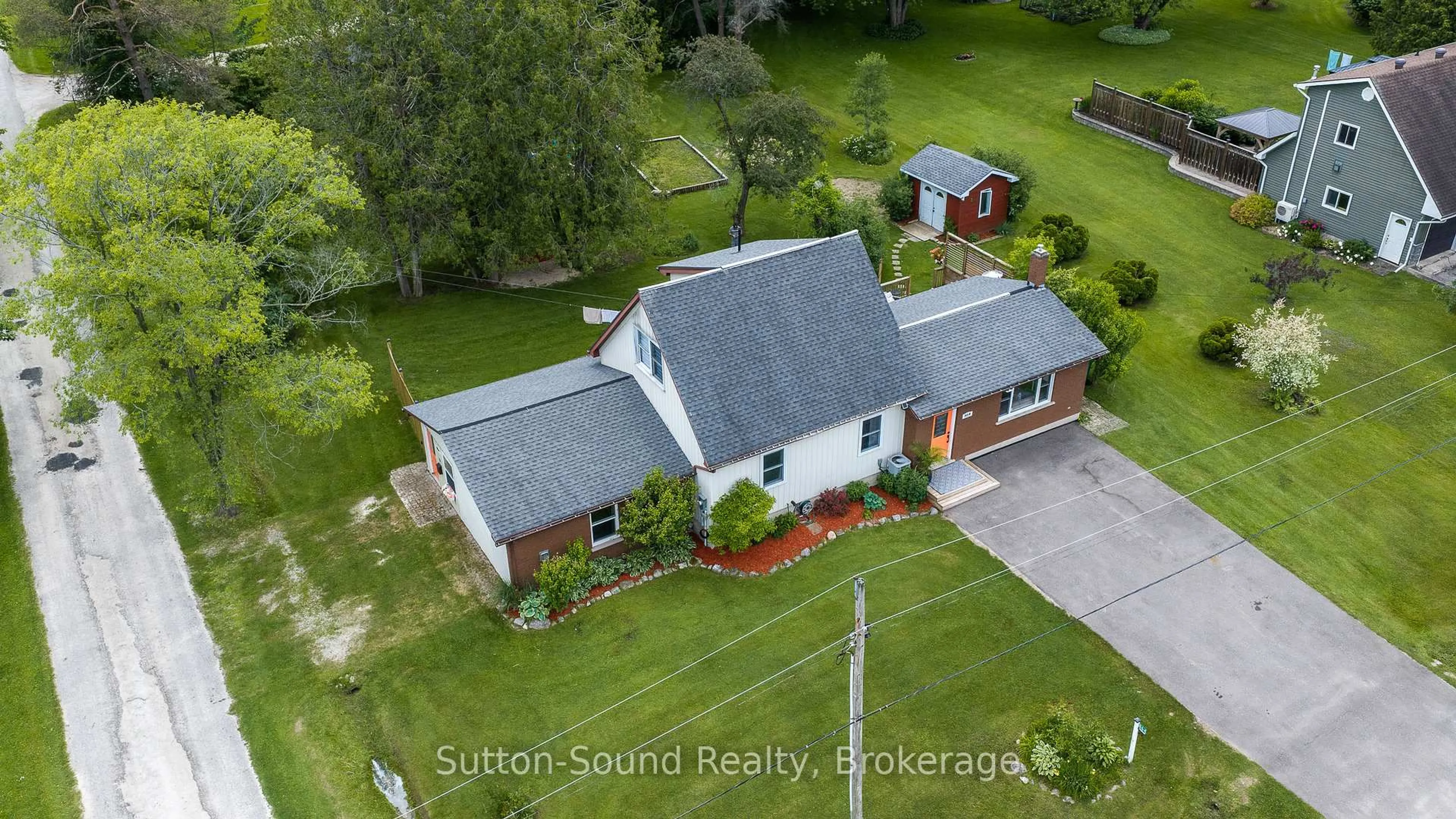 A pic from outside/outdoor area/front of a property/back of a property/a pic from drone, street for 864 16th St, Georgian Bluffs Ontario N4K 6V5