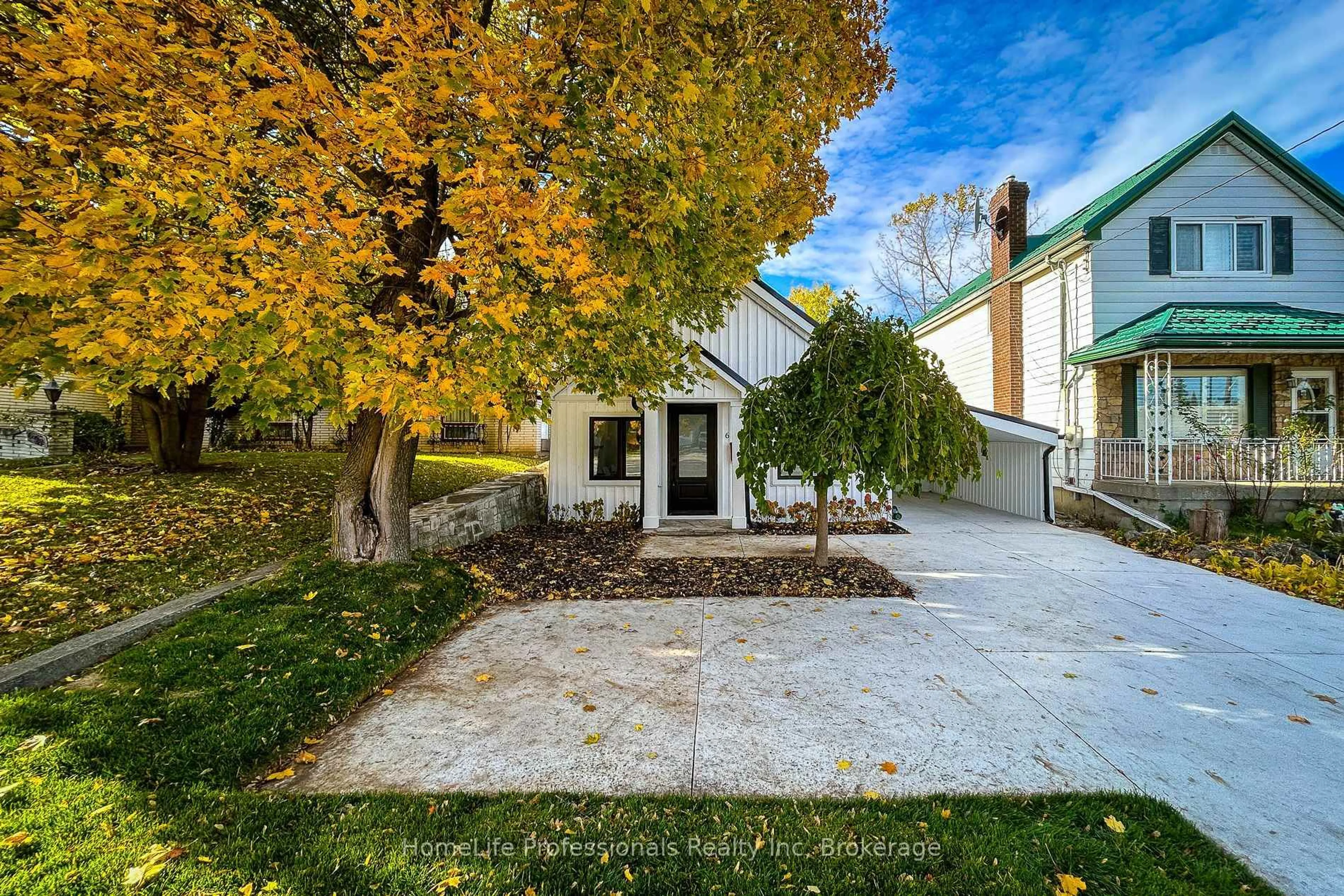 Unknown for 654 West 5th St, Hamilton Ontario L9C 3R2