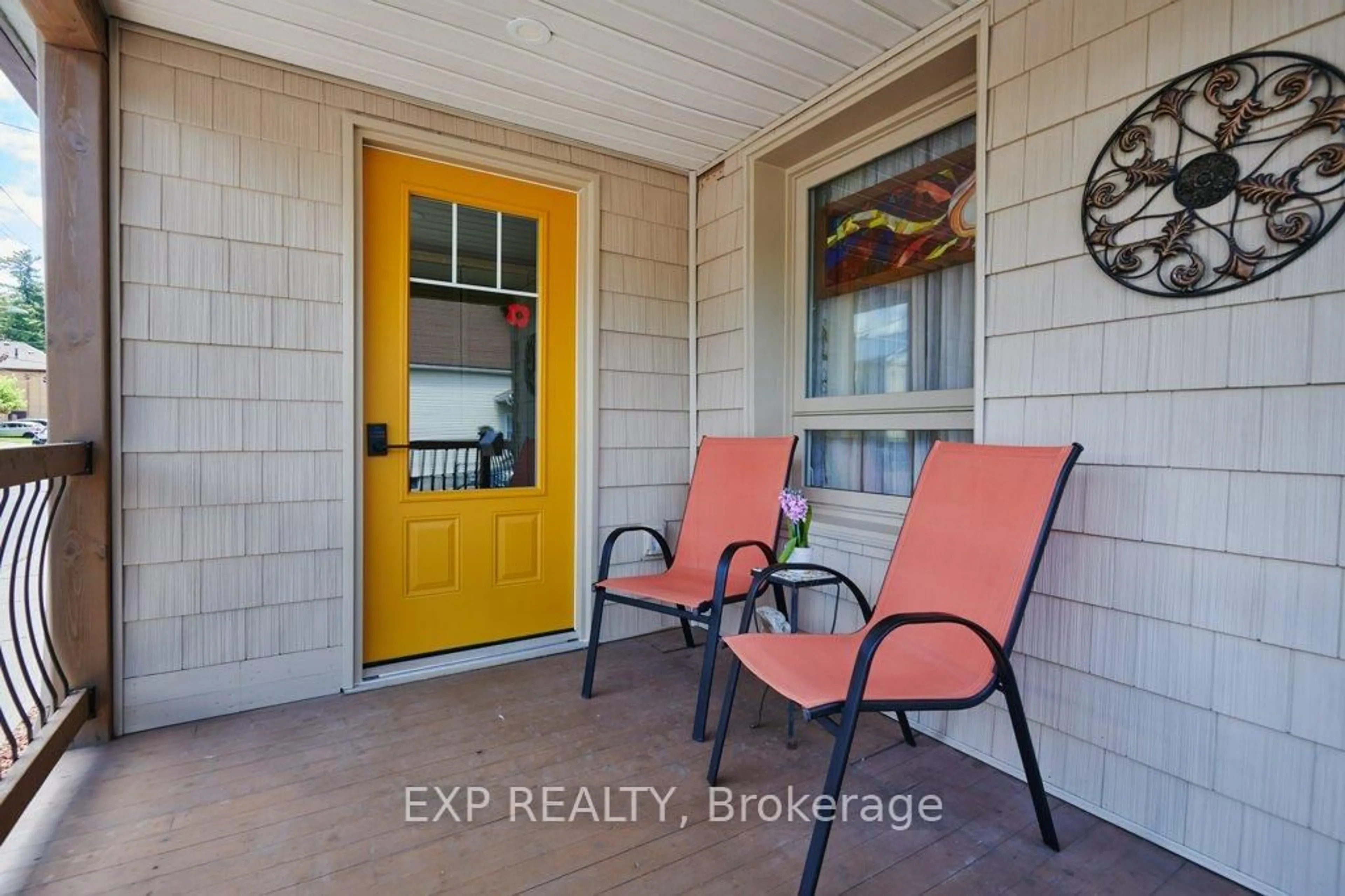Indoor entryway for 136 Park St, Brockville Ontario K6V 2G9