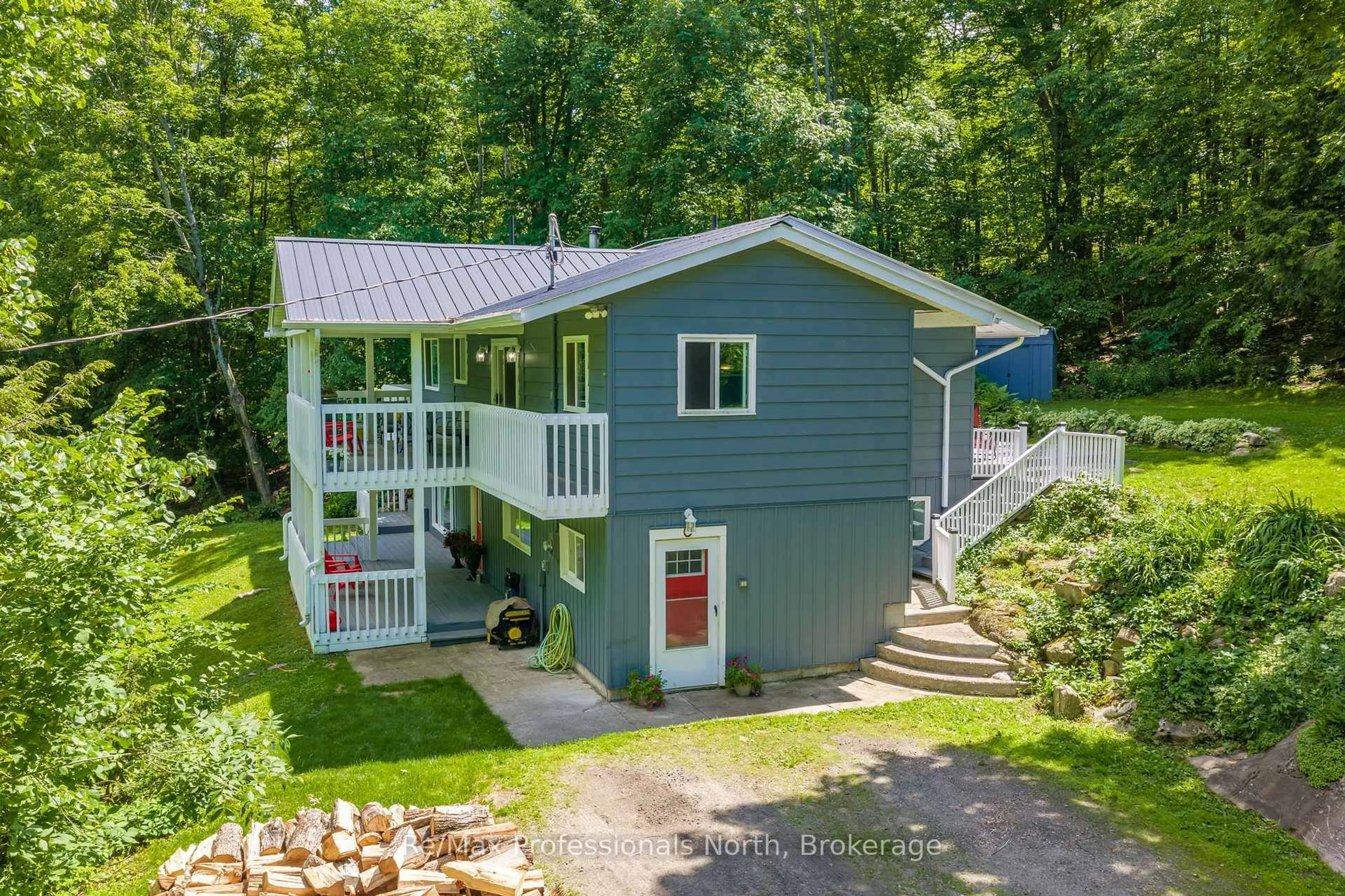 A pic from outside/outdoor area/front of a property/back of a property/a pic from drone, unknown for 1032 Bradley Rd, Muskoka Lakes Ontario P1P 1R2