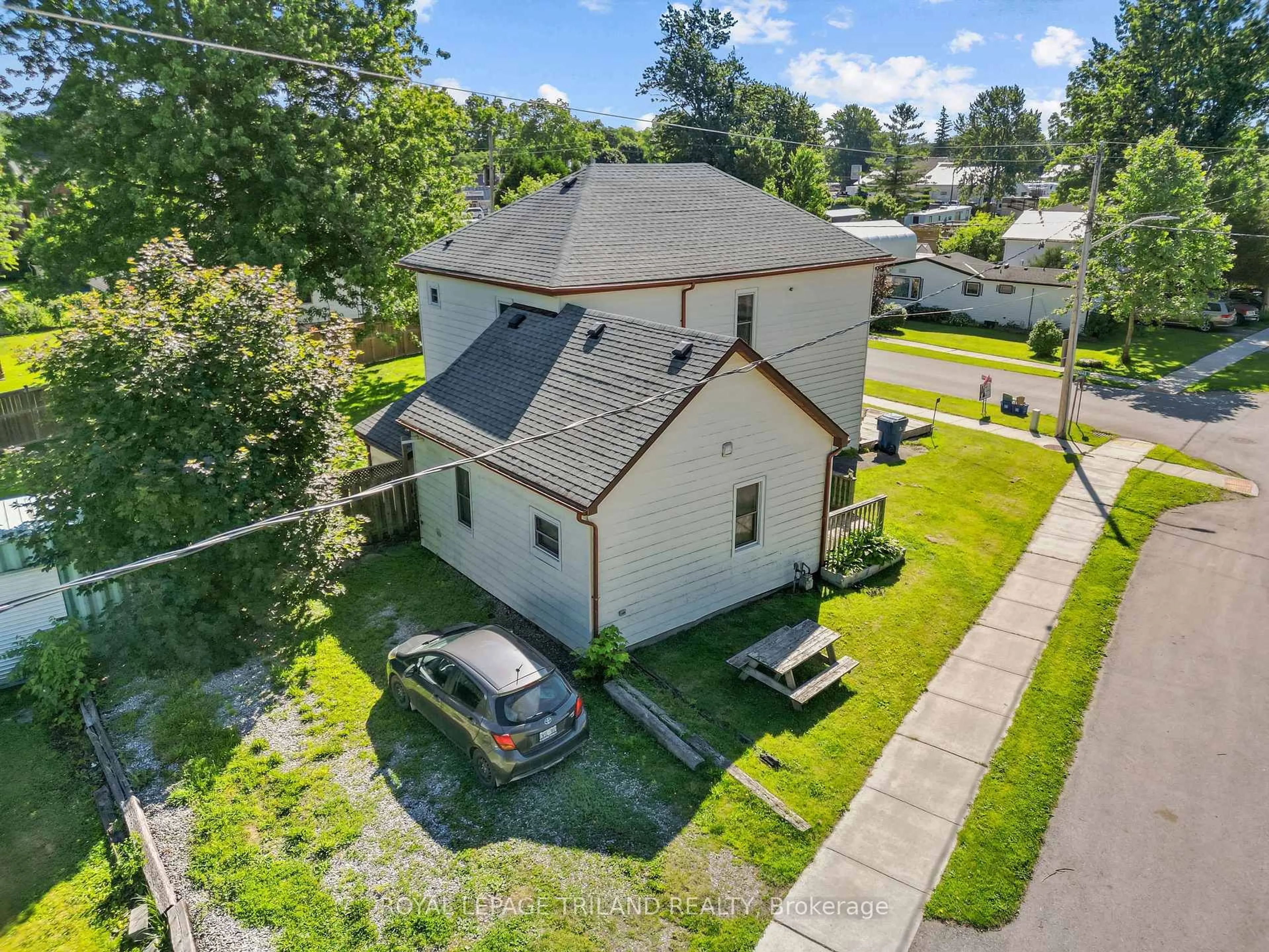 A pic from outside/outdoor area/front of a property/back of a property/a pic from drone, street for 15 Dundas St, Newbury Ontario N0L 1Z0