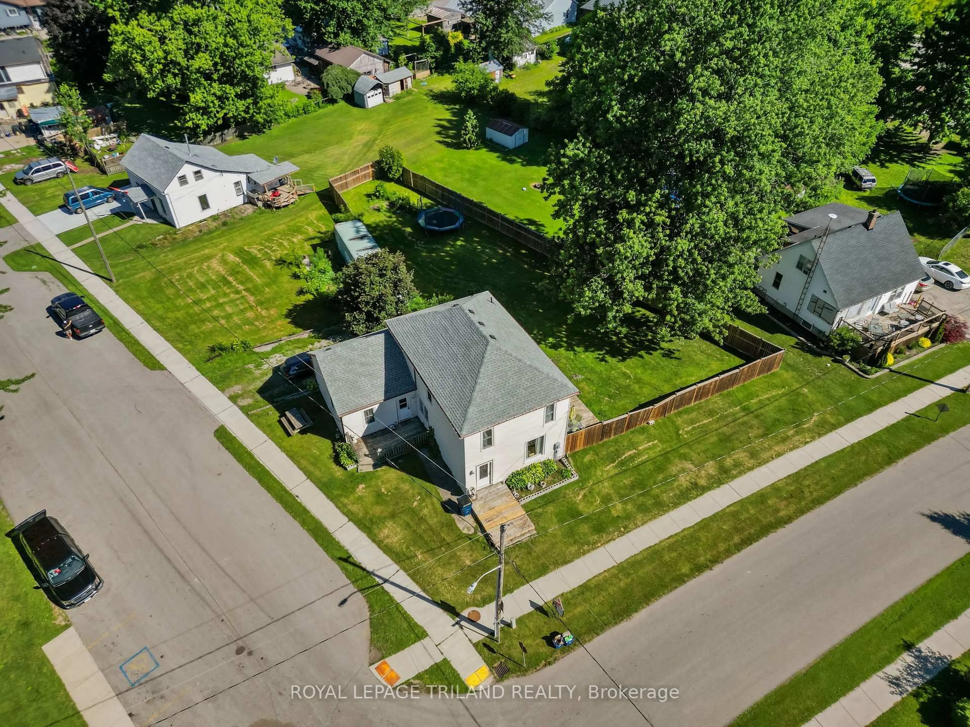 A pic from outside/outdoor area/front of a property/back of a property/a pic from drone, street for 15 Dundas St, Newbury Ontario N0L 1Z0