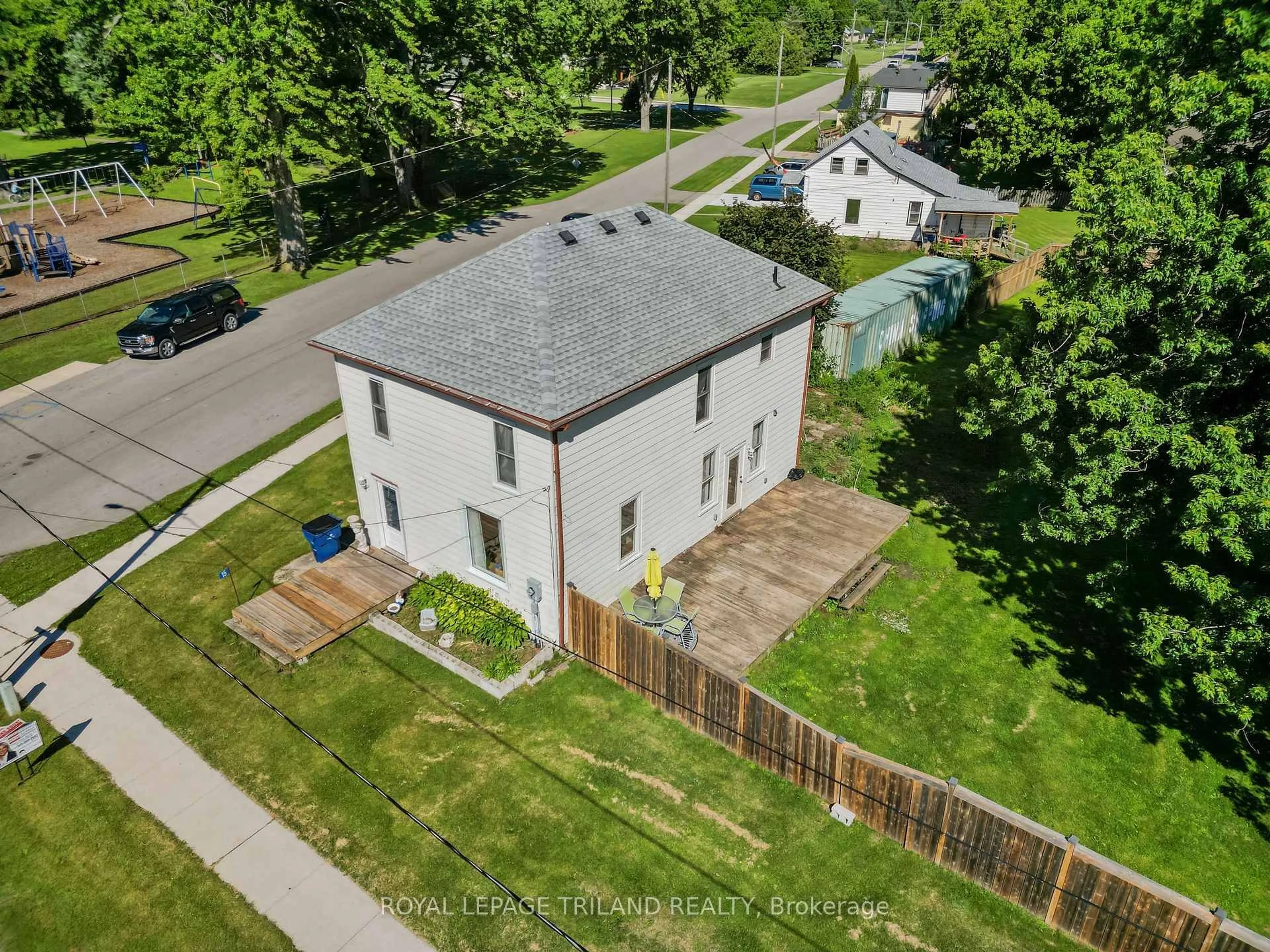A pic from outside/outdoor area/front of a property/back of a property/a pic from drone, street for 15 Dundas St, Newbury Ontario N0L 1Z0