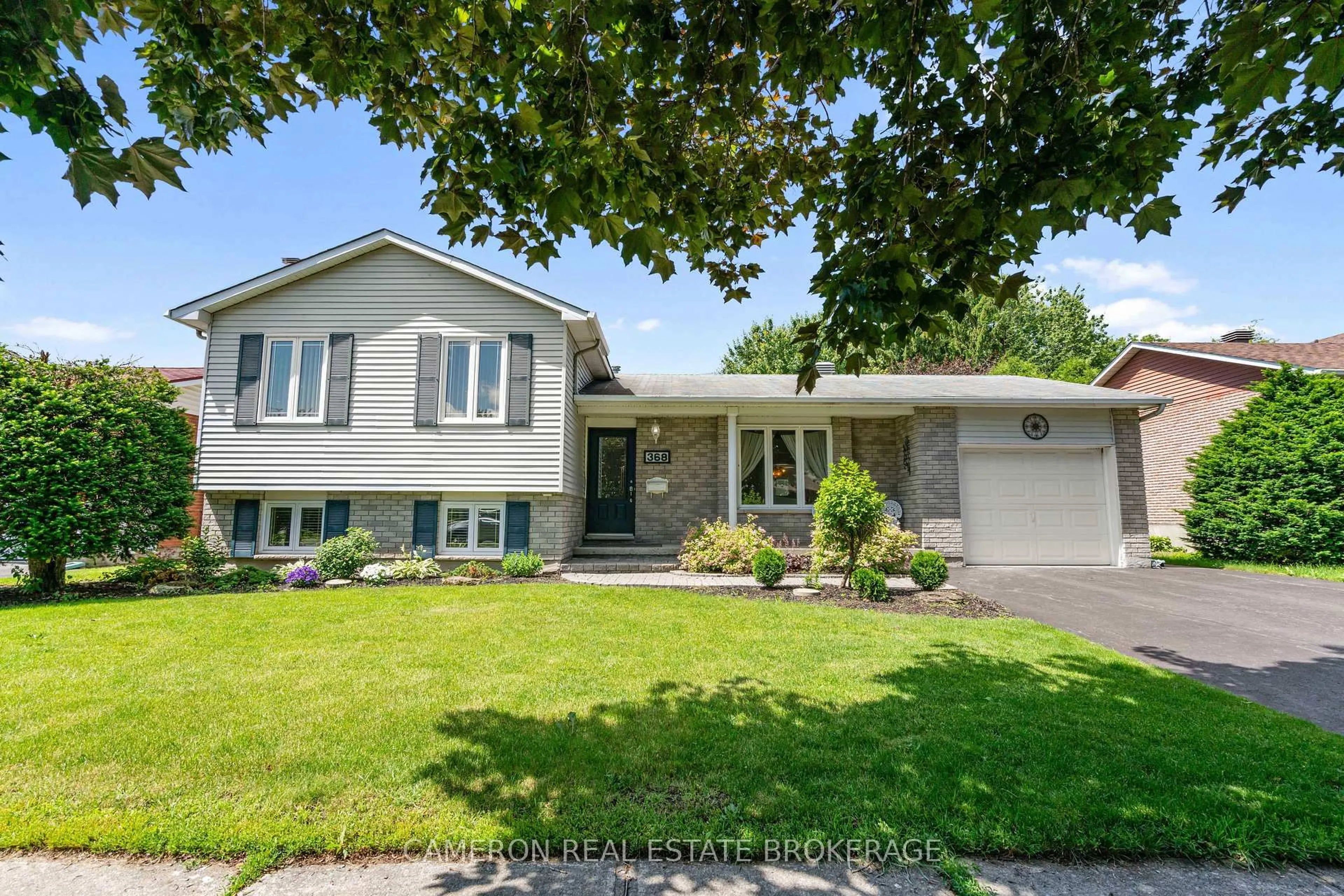 Home with vinyl exterior material, street for 368 Angela Cres, Cornwall Ontario K6H 6Z8