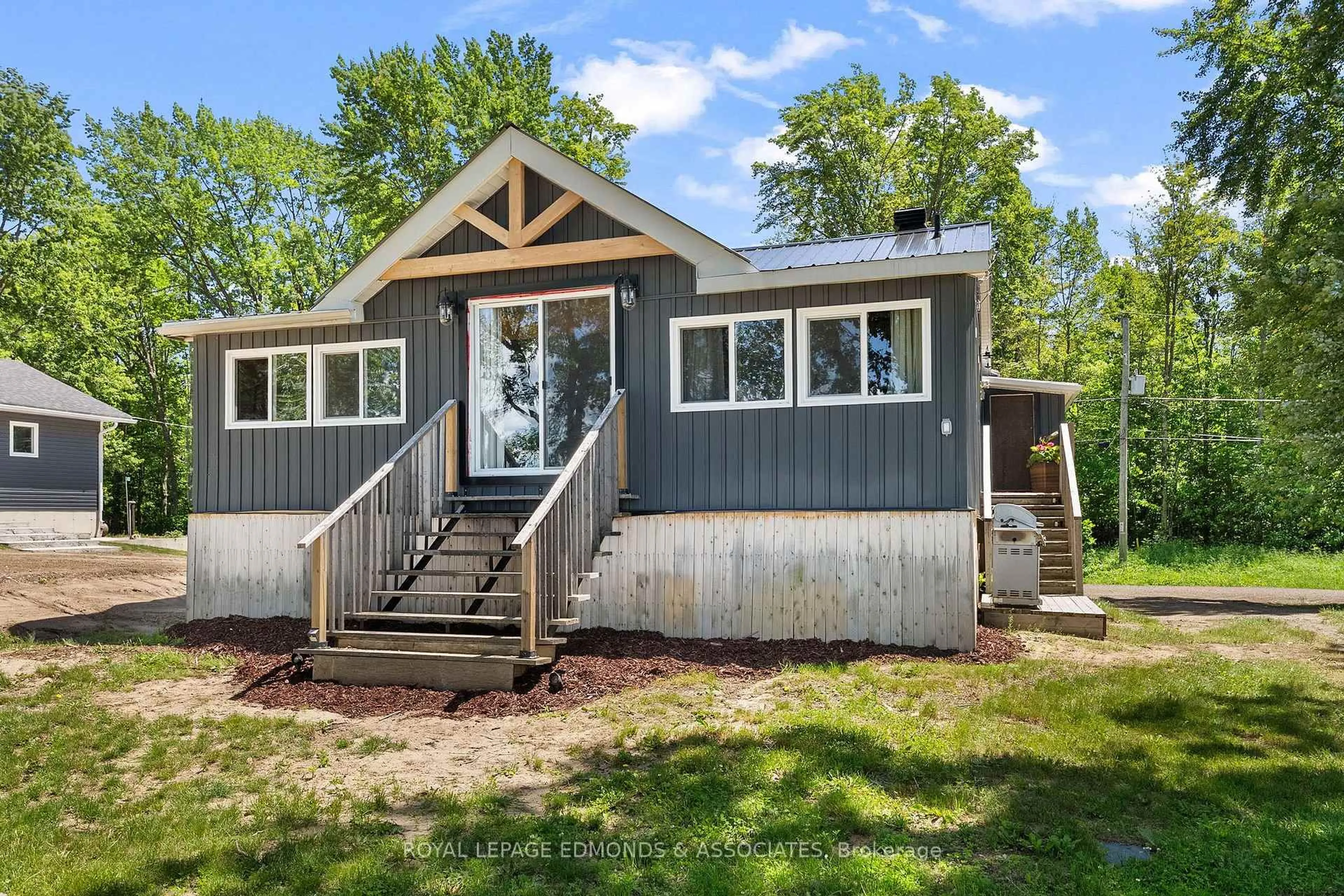 Home with vinyl exterior material, unknown for 59 Greatview Tr, Pembroke Ontario K8A 6W2