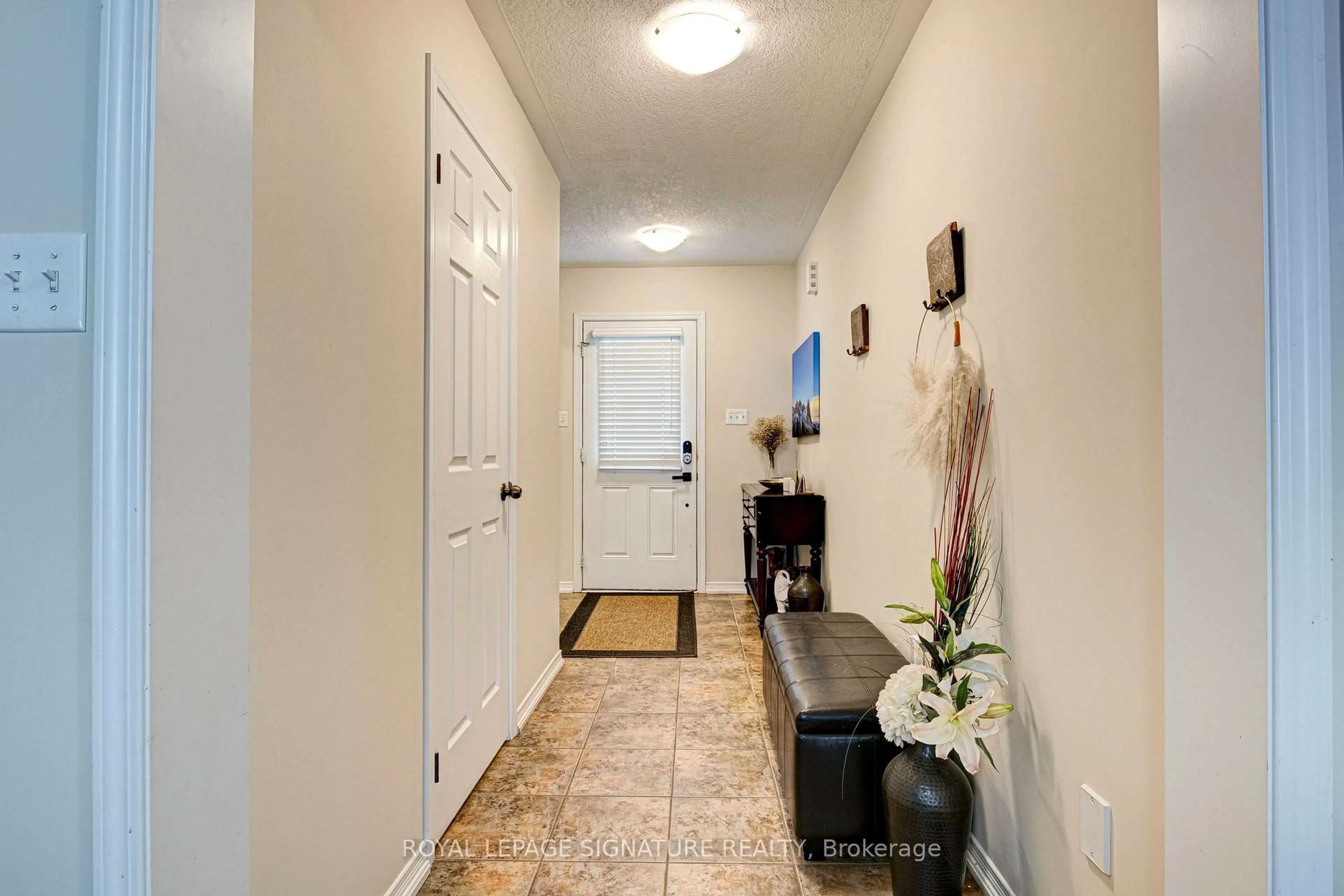 Indoor entryway for 39 Trowbridge St, Woolwich Ontario N0B 1M0