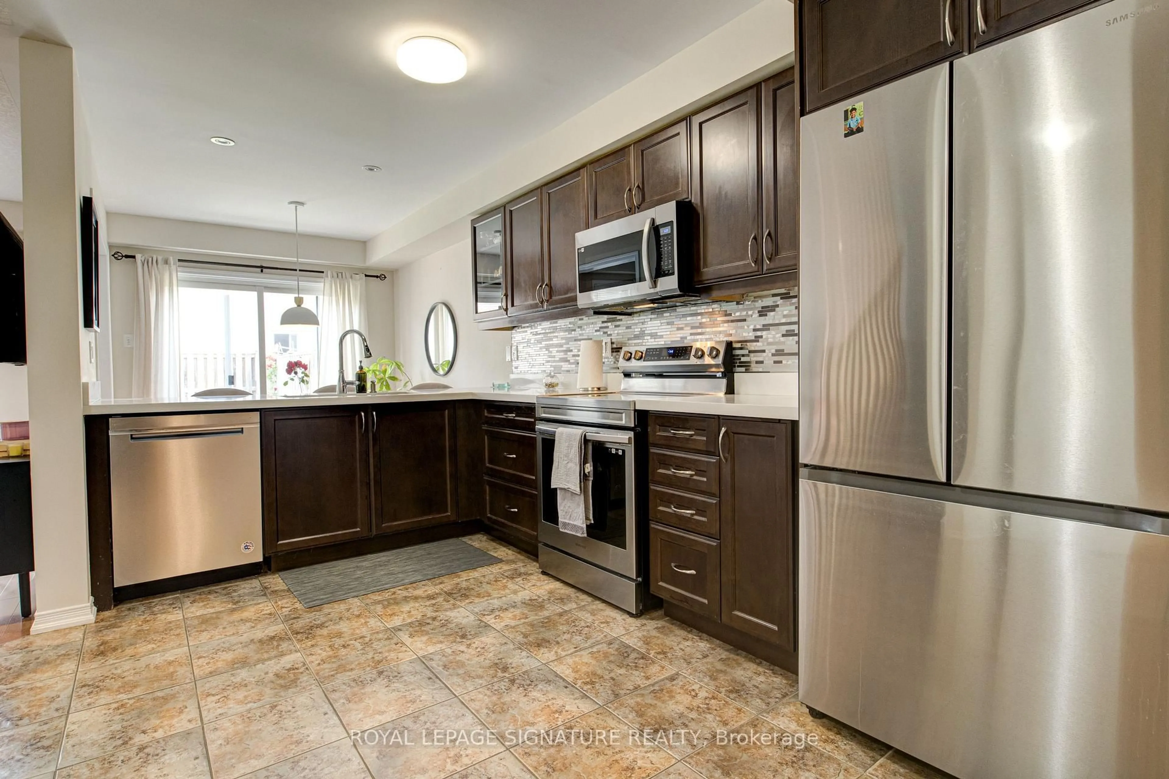 Standard kitchen, ceramic/tile floor for 39 Trowbridge St, Woolwich Ontario N0B 1M0