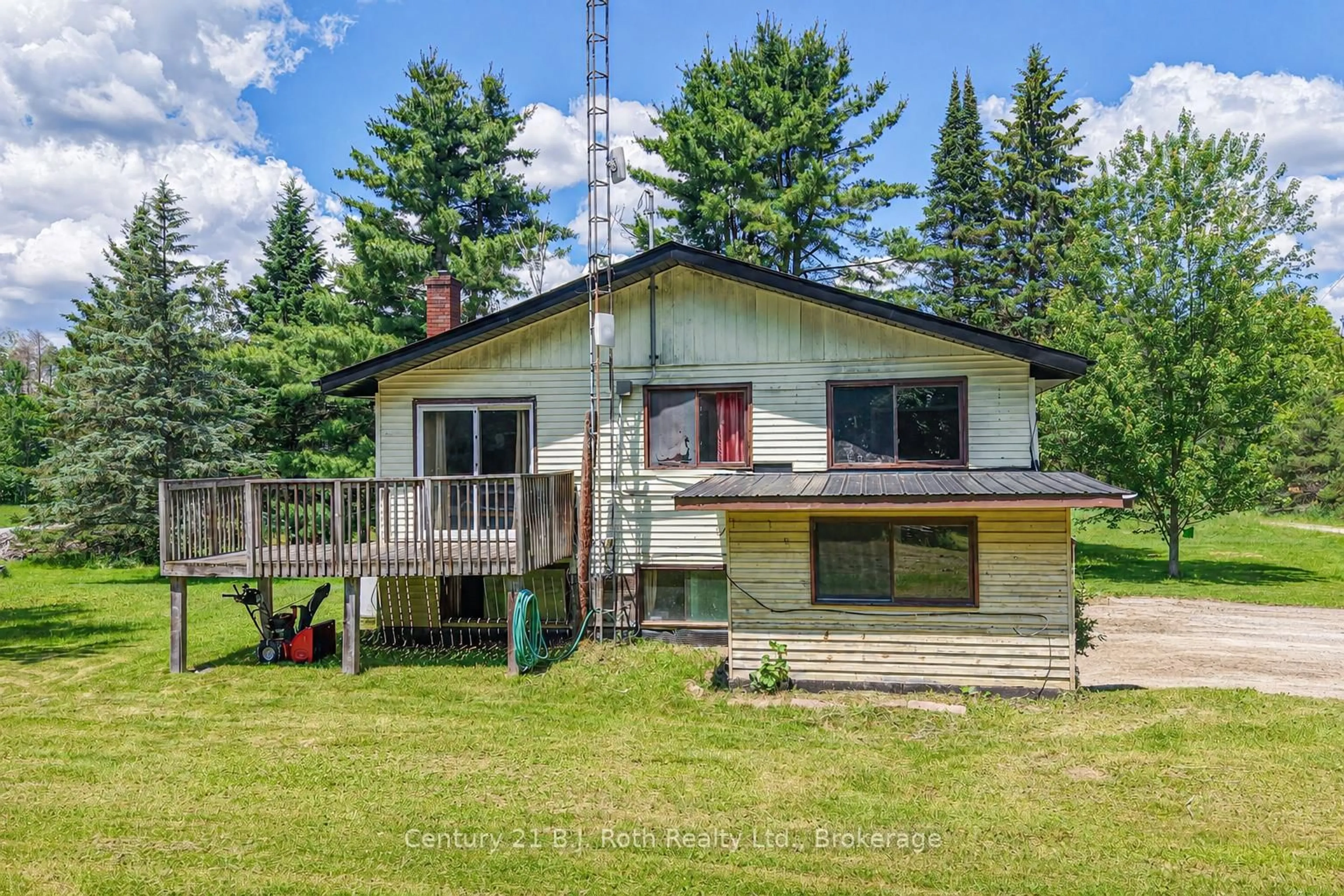 A pic from outside/outdoor area/front of a property/back of a property/a pic from drone, unknown for 1423 Canning Rd, Gravenhurst Ontario P0E 1N0