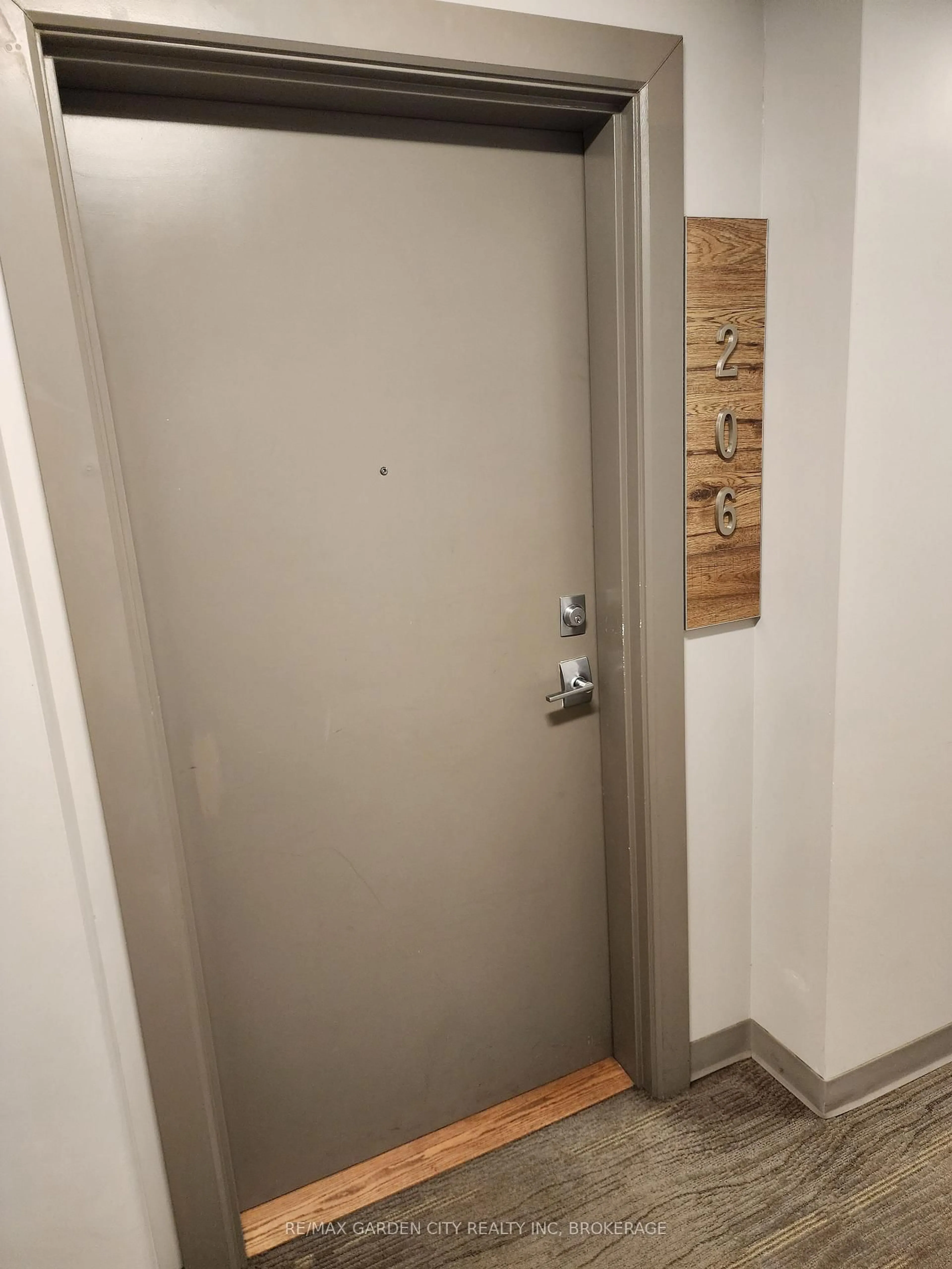A pic of a room for 10 Esplanade Lane #206, Grimsby Ontario L3M 0H1