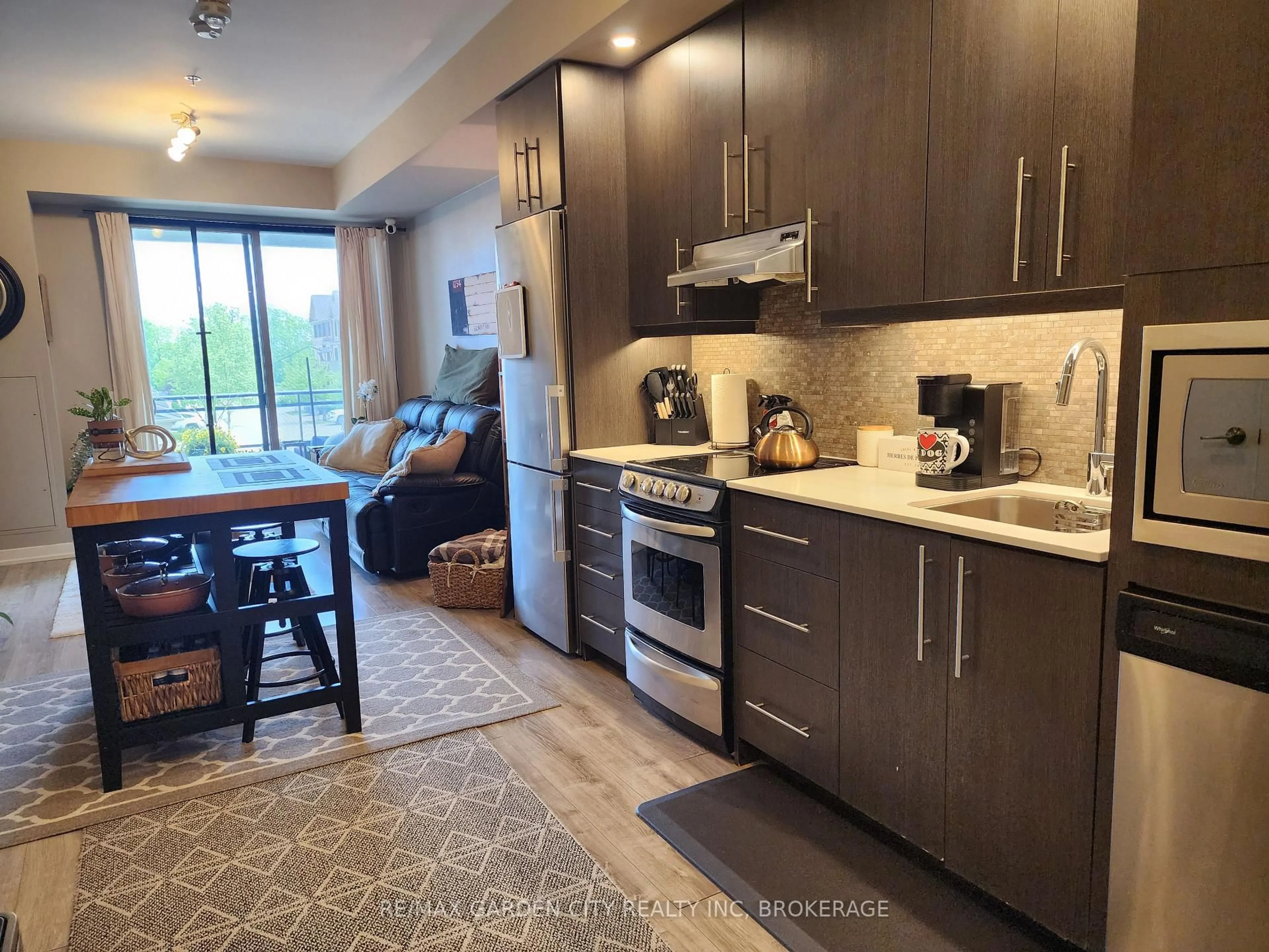 Open concept kitchen, unknown for 10 Esplanade Lane #206, Grimsby Ontario L3M 0H1