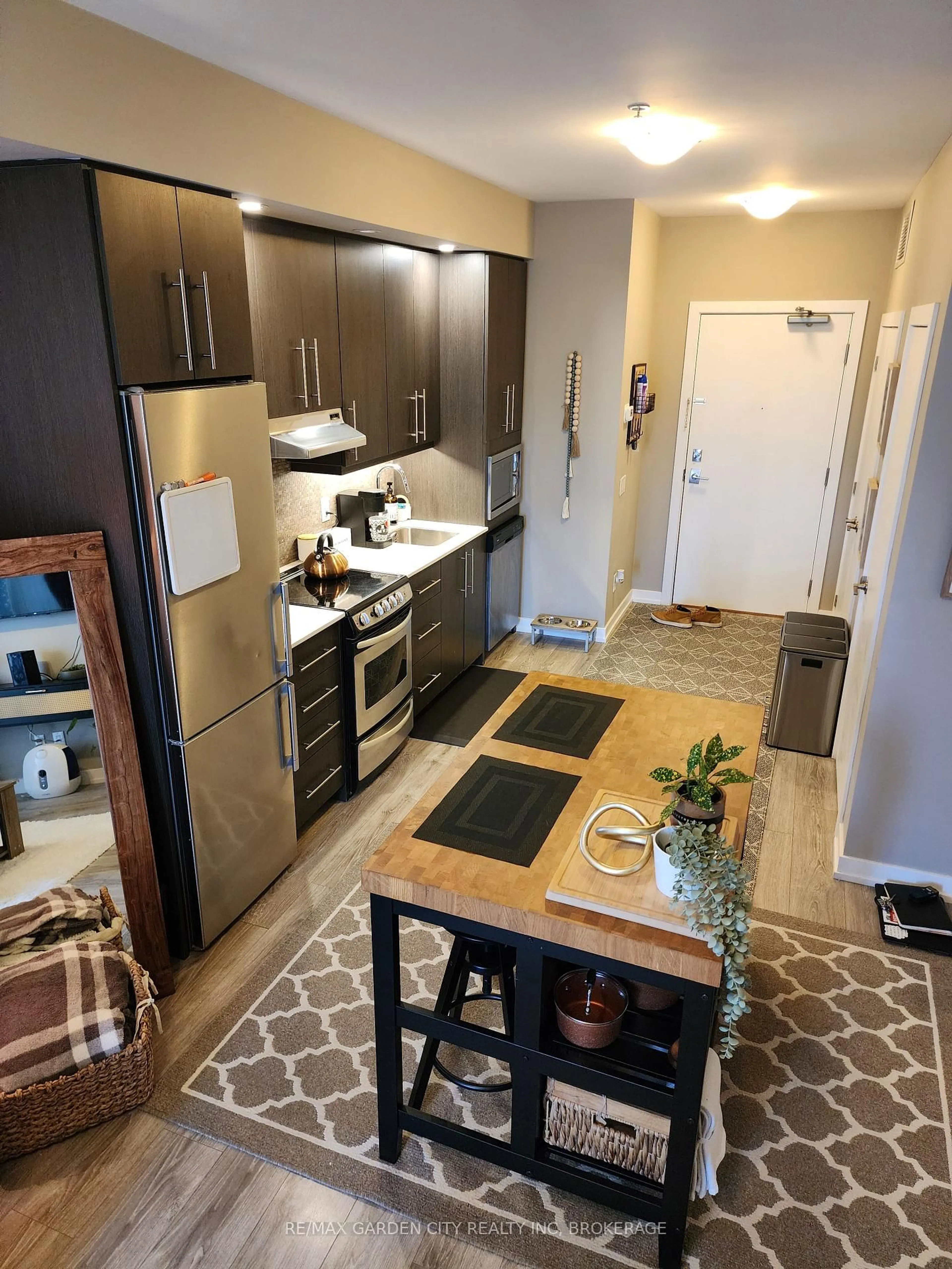 Open concept kitchen, unknown for 10 Esplanade Lane #206, Grimsby Ontario L3M 0H1