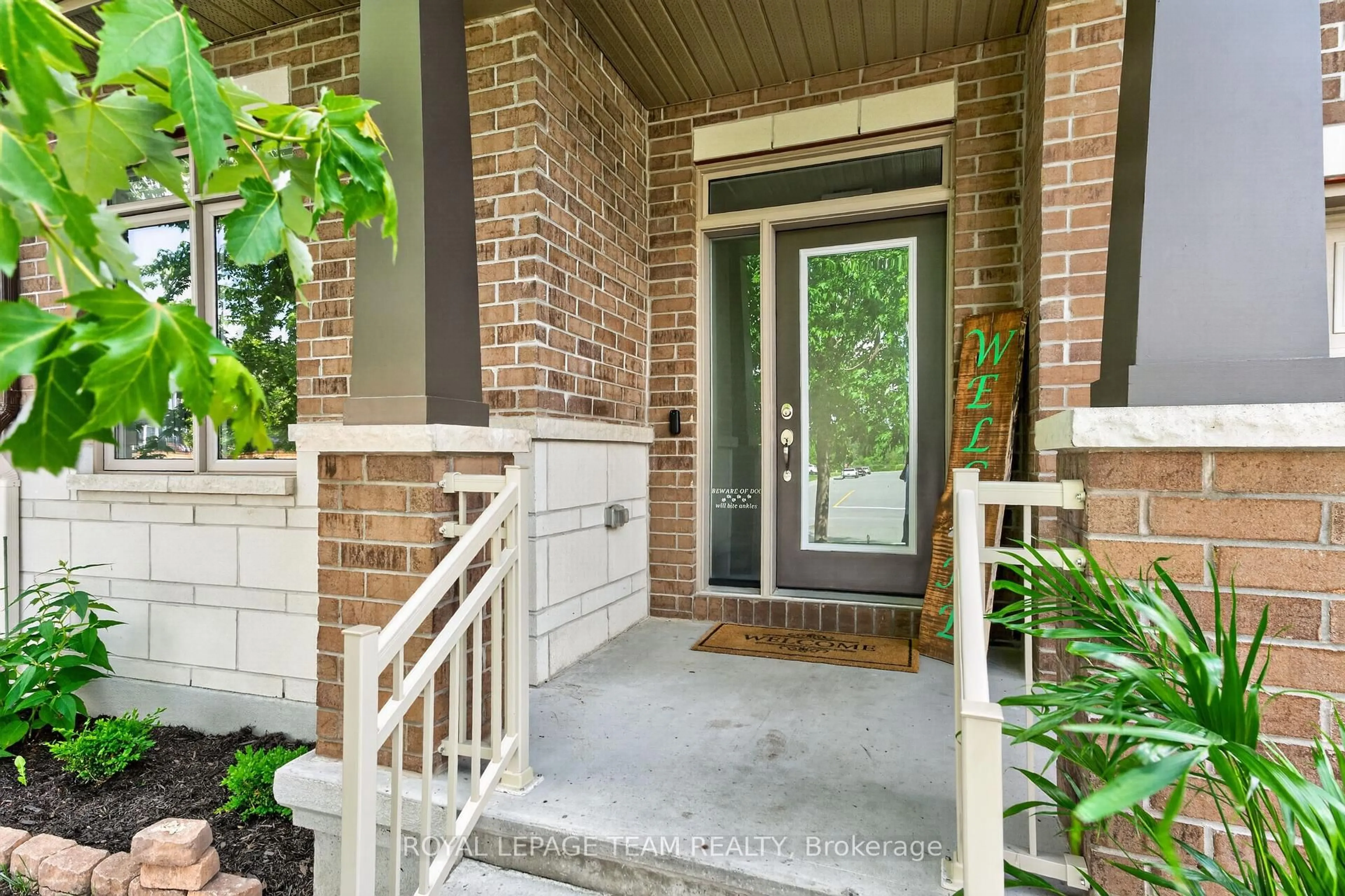 Indoor entryway for 16 Matthews St, Carleton Place Ontario K7C 0E7