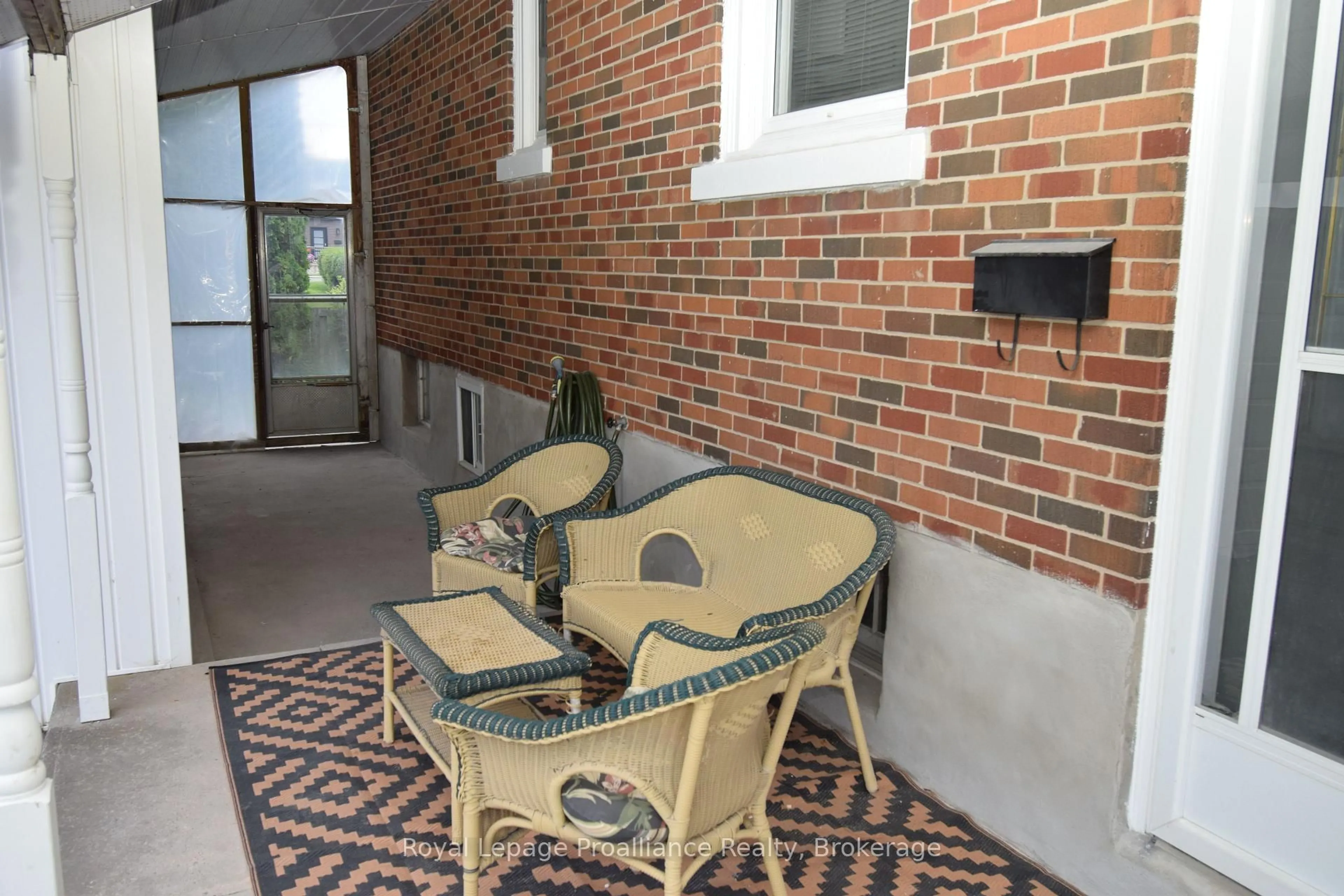 Patio, street for 22 Reynolds Cres, Belleville Ontario K8P 2W7